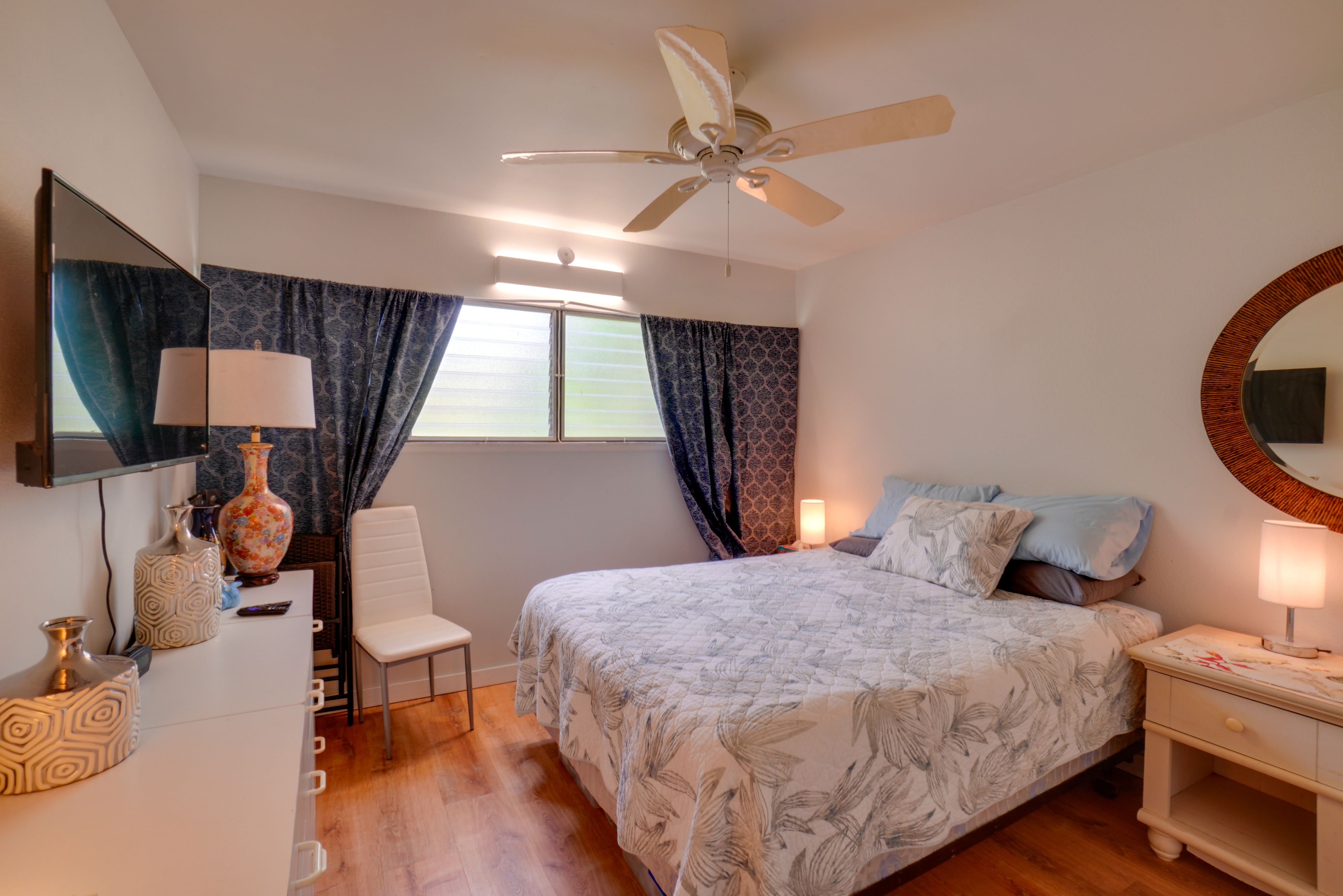 Bedroom | Queen Bed