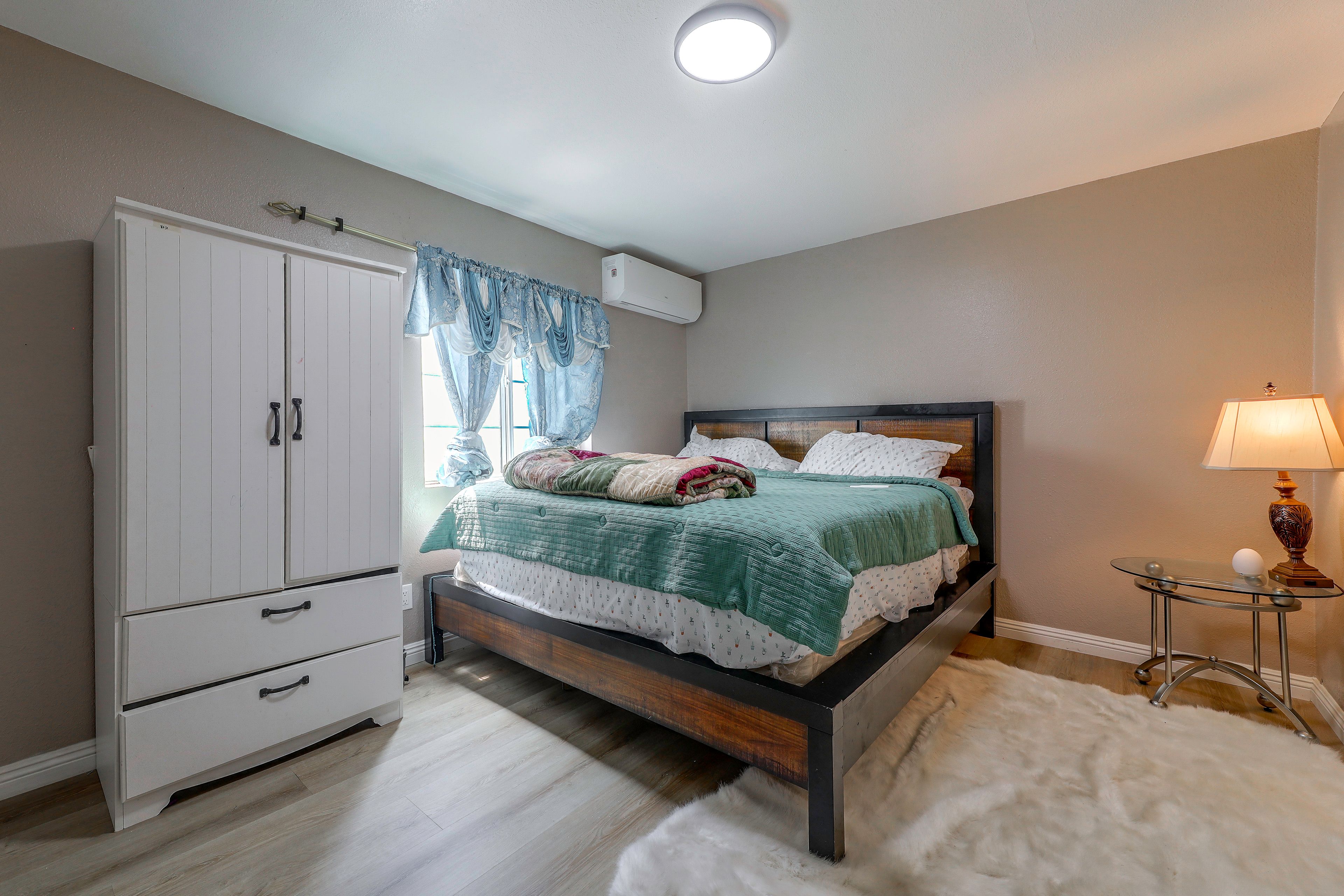 Bedroom | King Bed