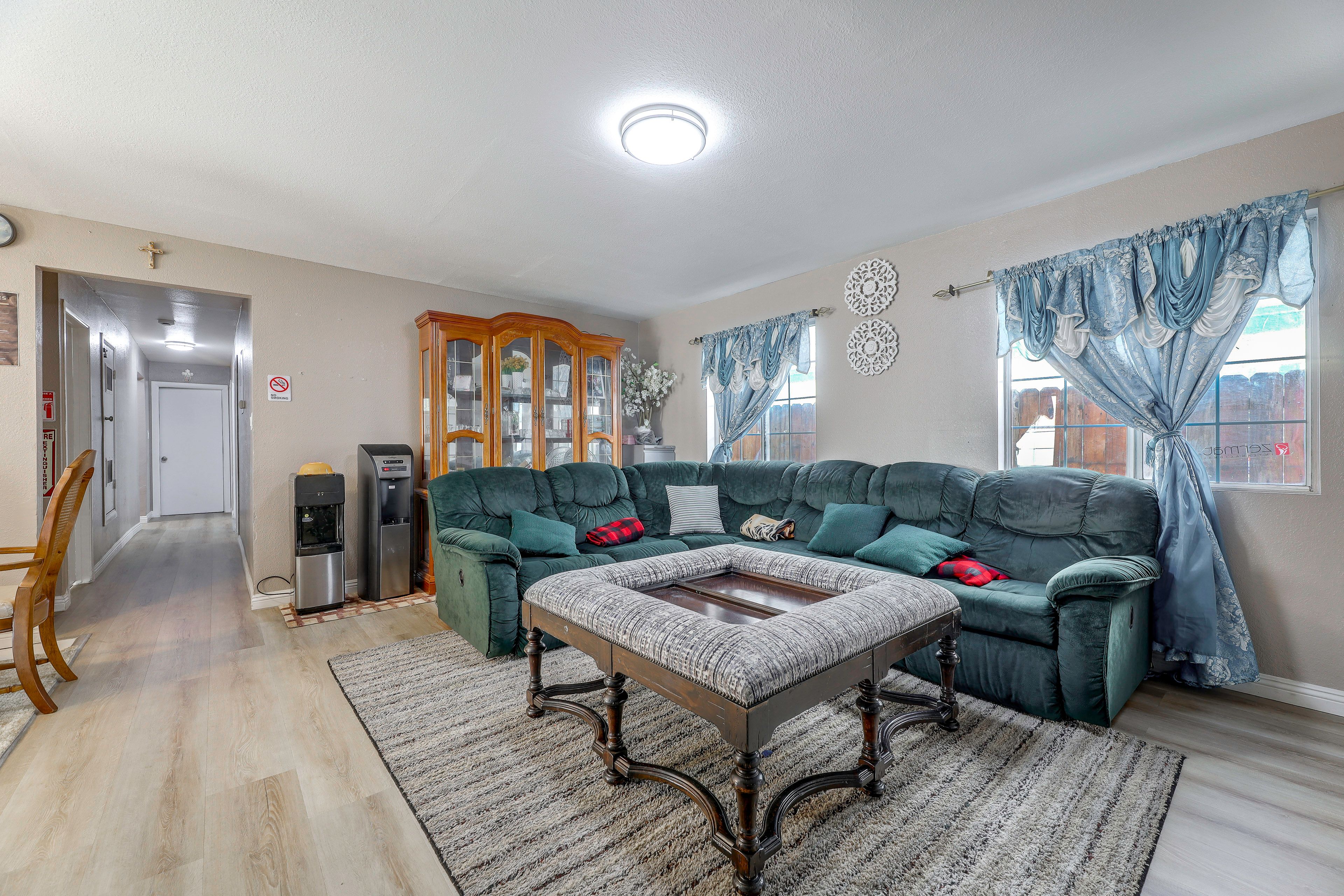 Living Room | Workspace | Smart TV