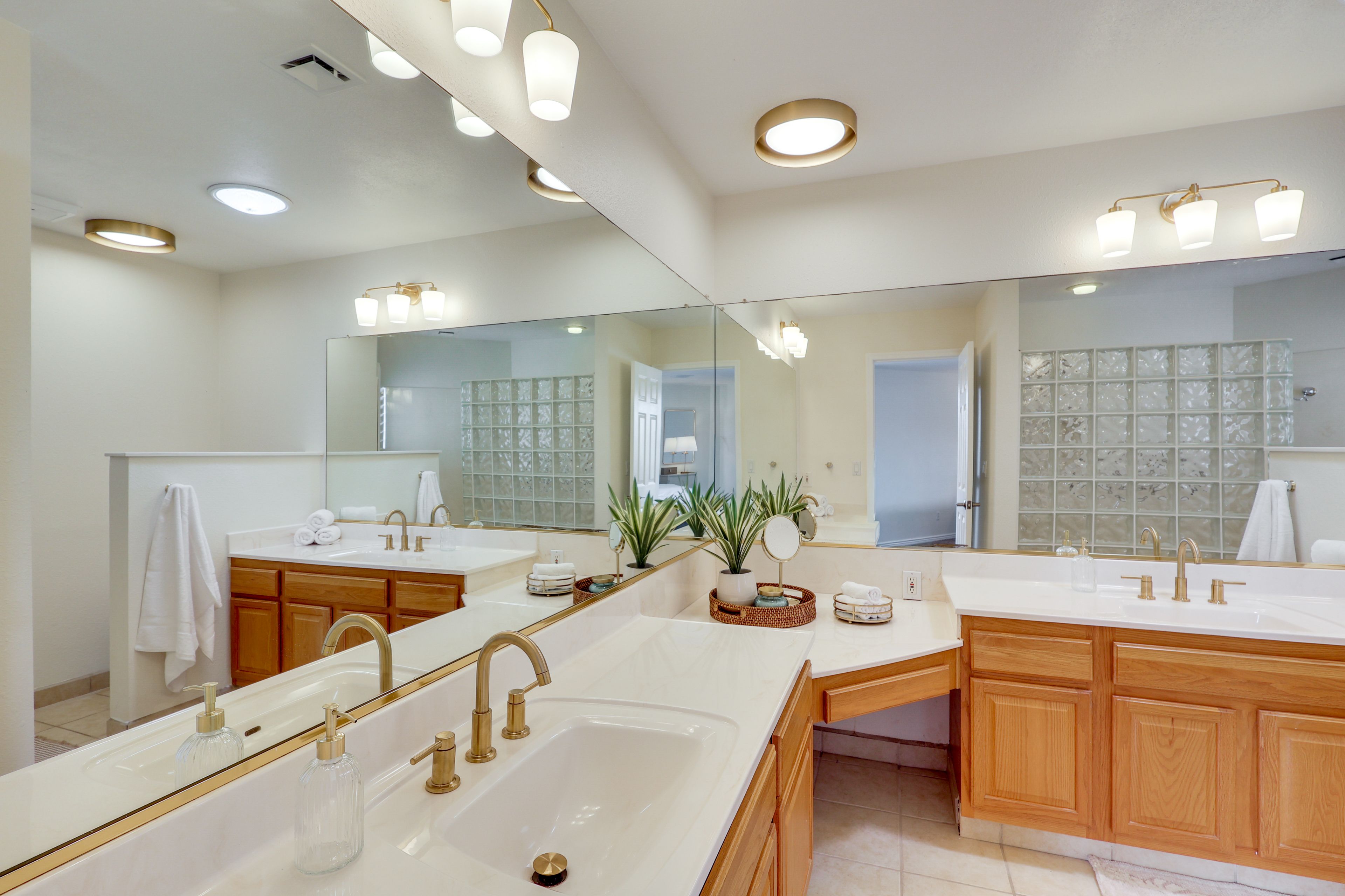 En-Suite Bathroom | 2nd Floor