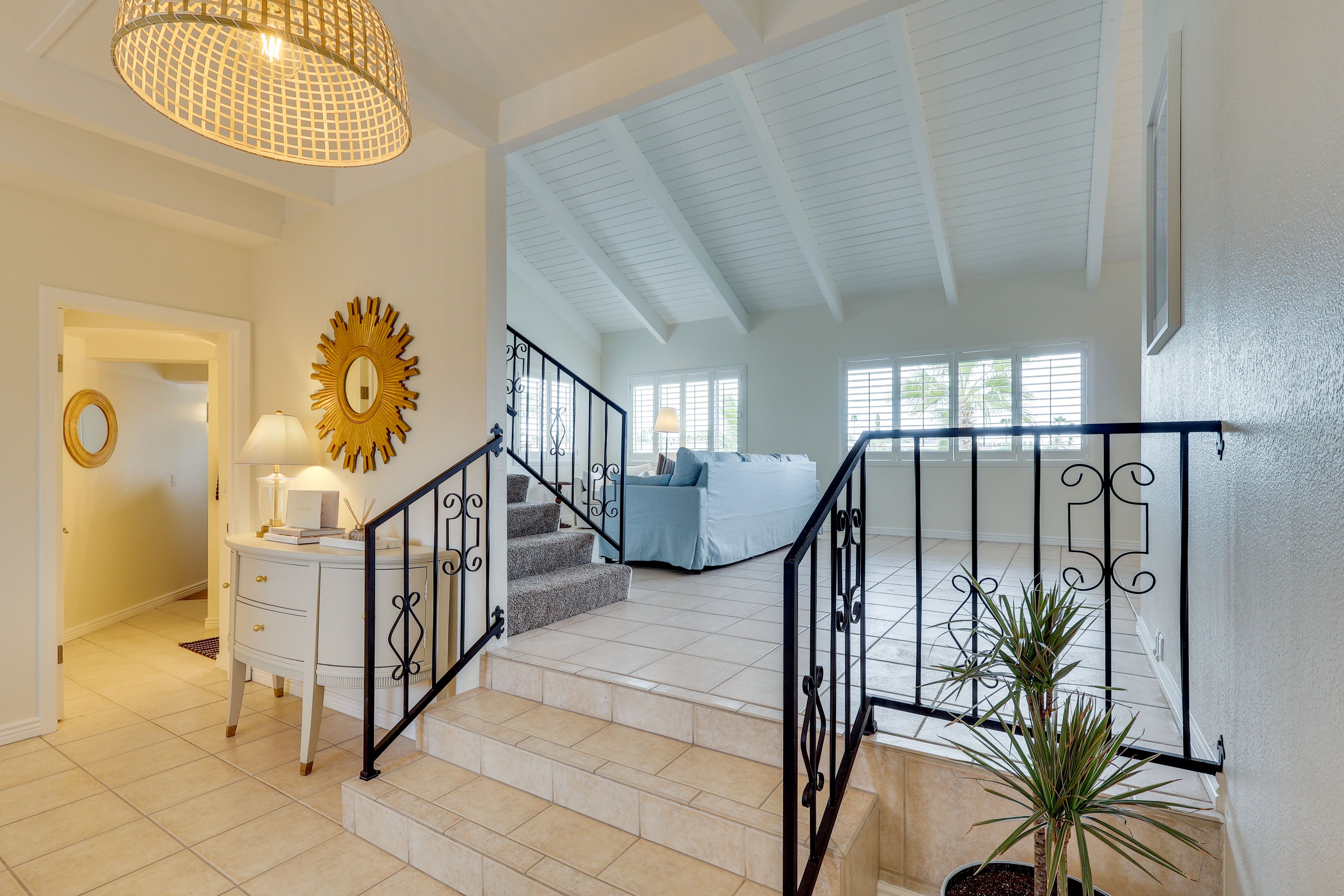 Entryway | Stairs Required