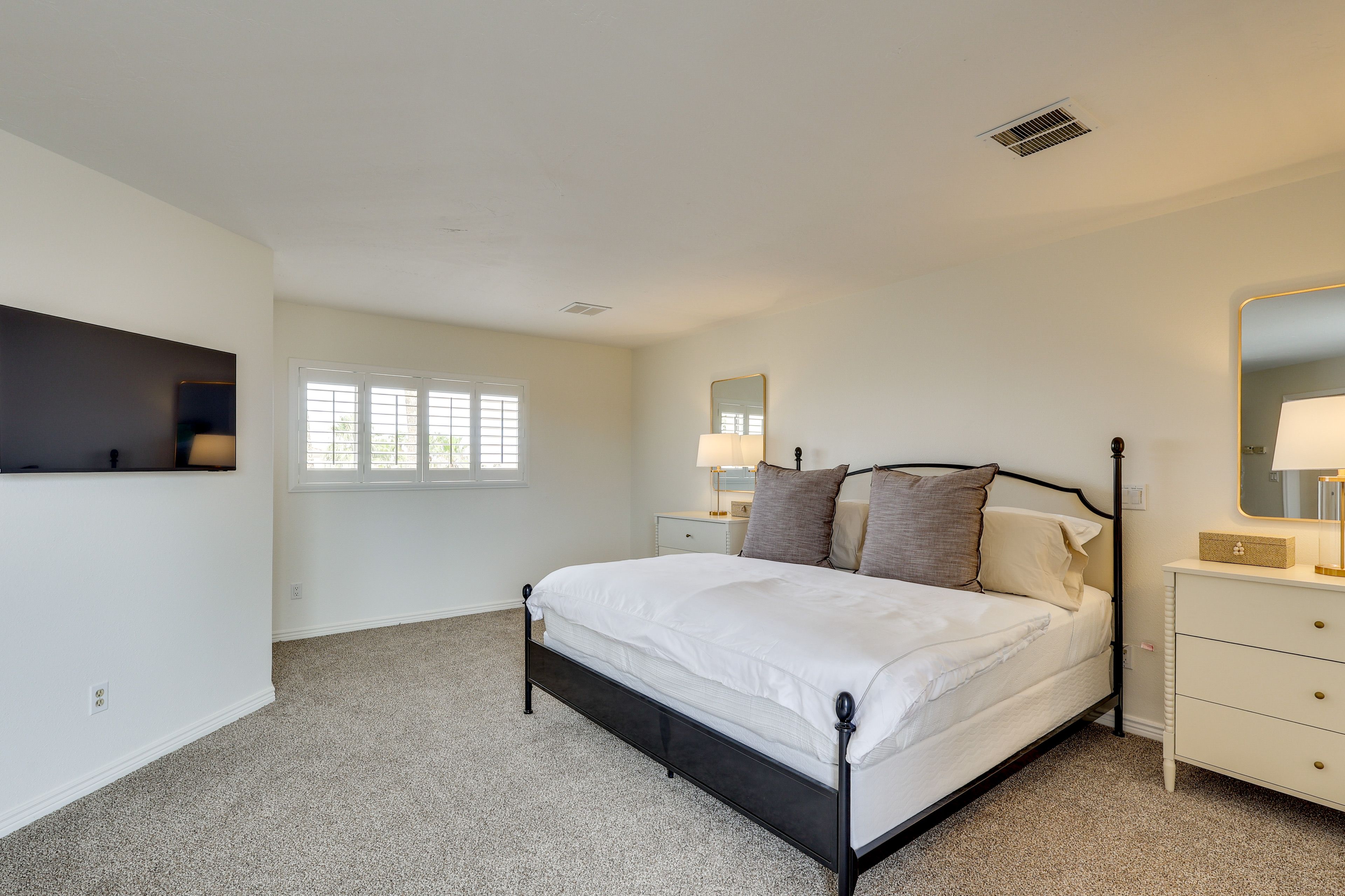 Bedroom 2 | King Bed | En-Suite Bathroom | 2nd Floor
