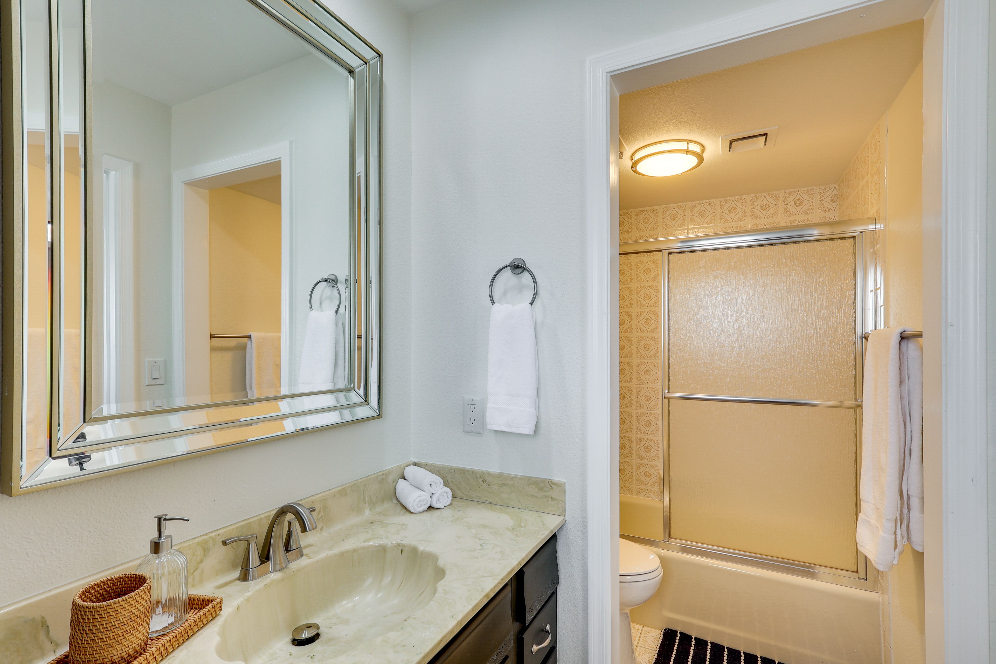 Full Bathroom | 2nd Floor
