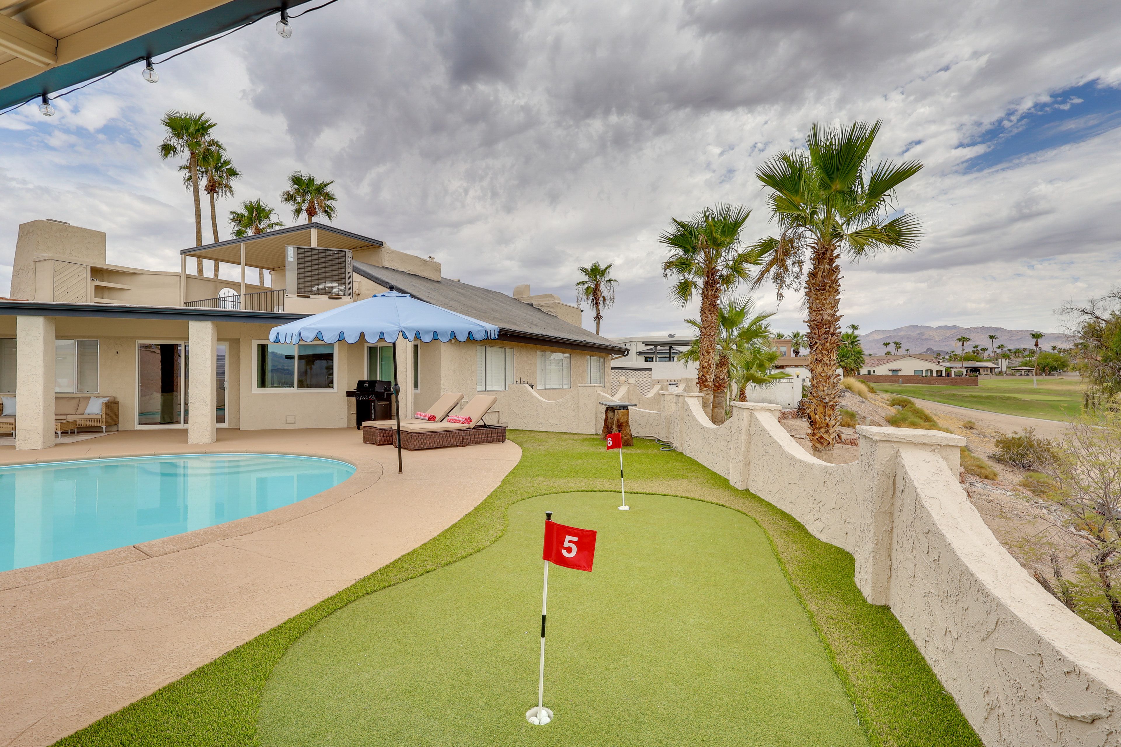 Fenced Exterior | Putting Green
