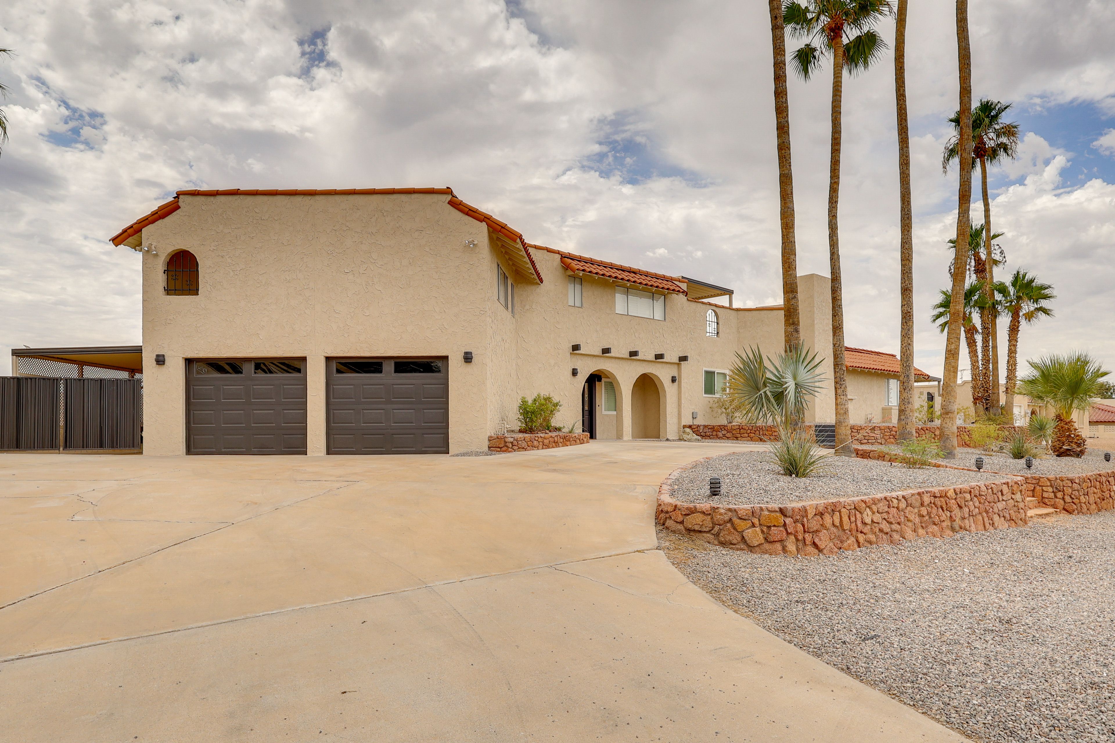 Driveway Parking (4 Vehicles) | No Garage Access