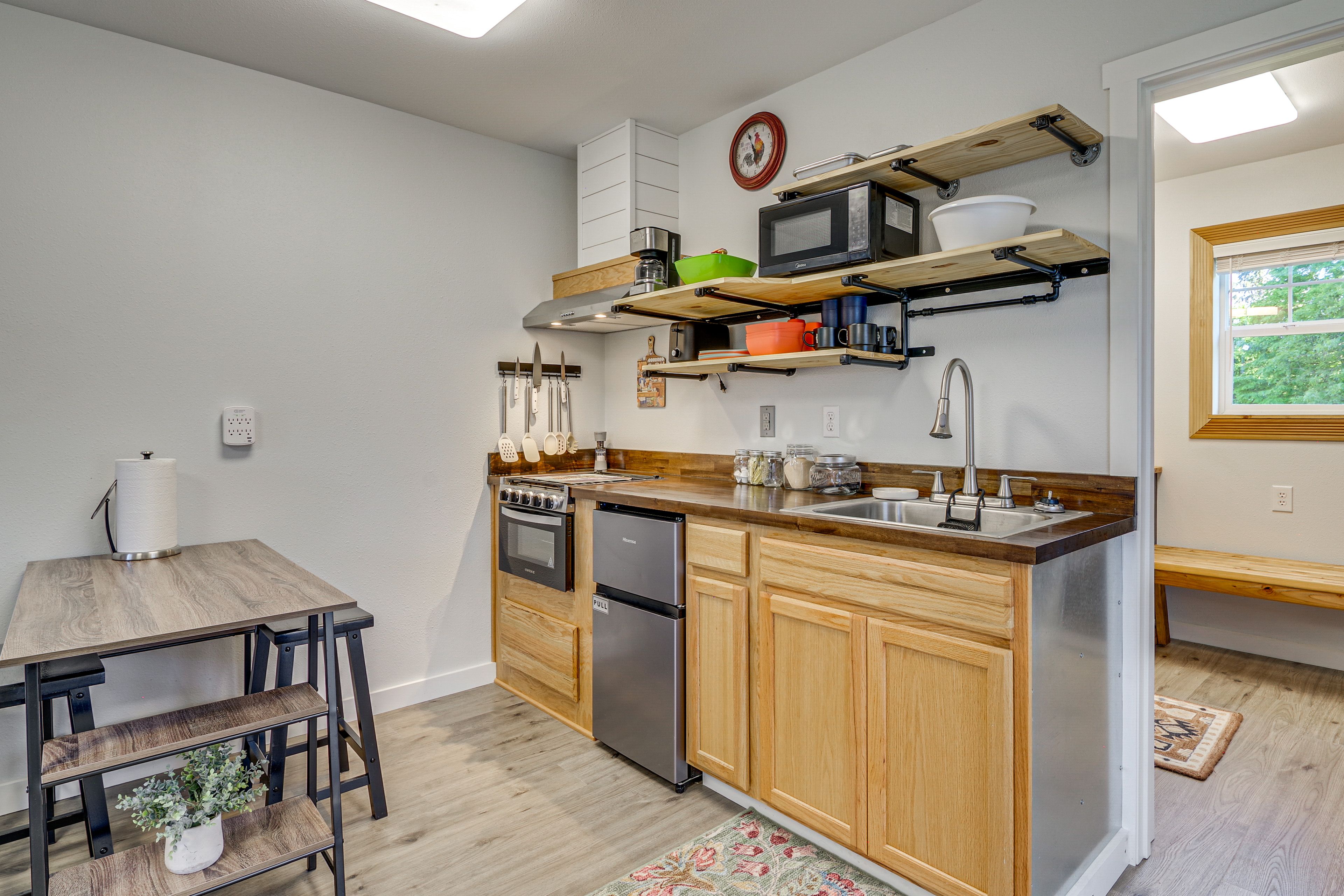 Kitchenette/Dining
