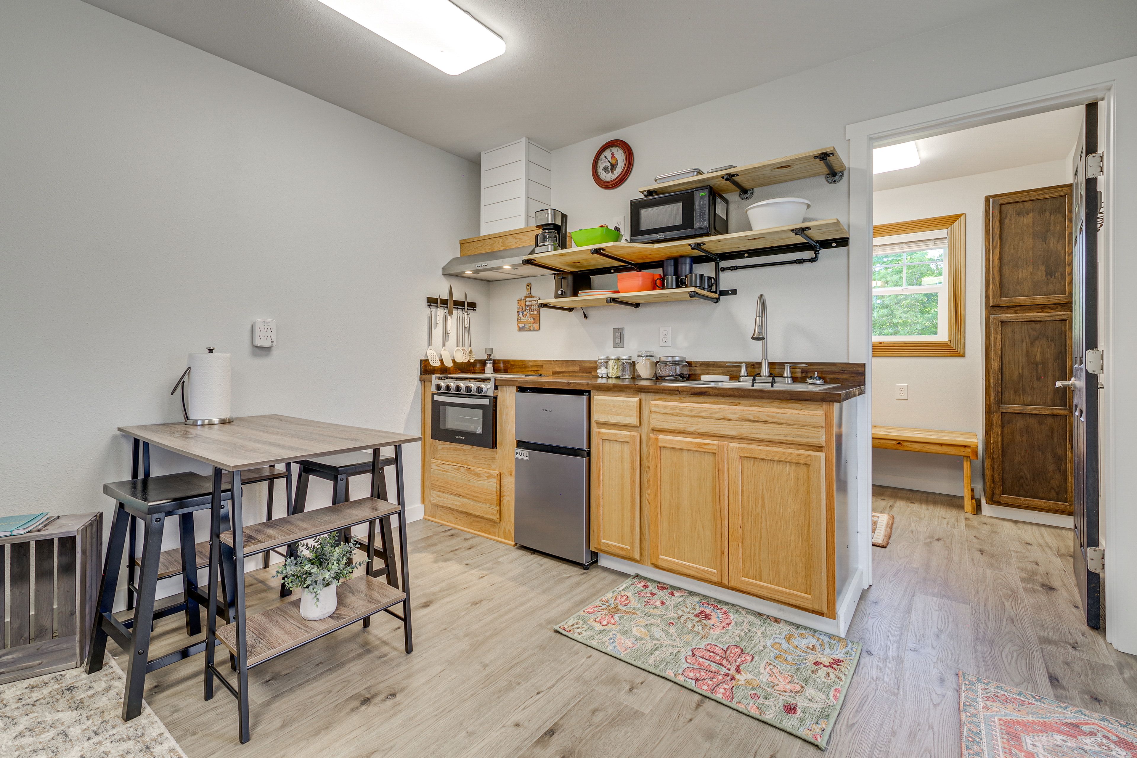 Kitchenette/Dining
