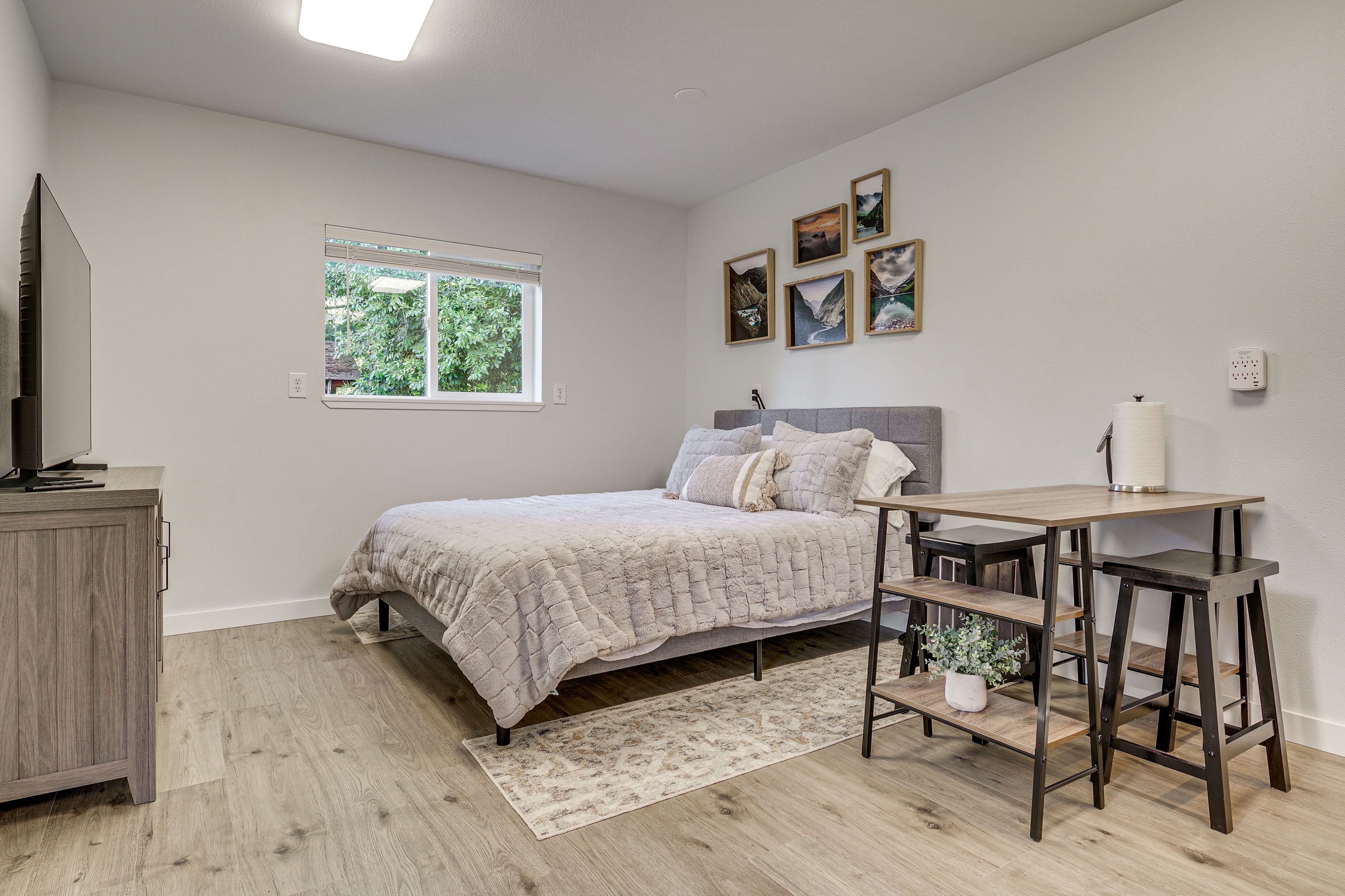 Studio Interior | Queen Bed