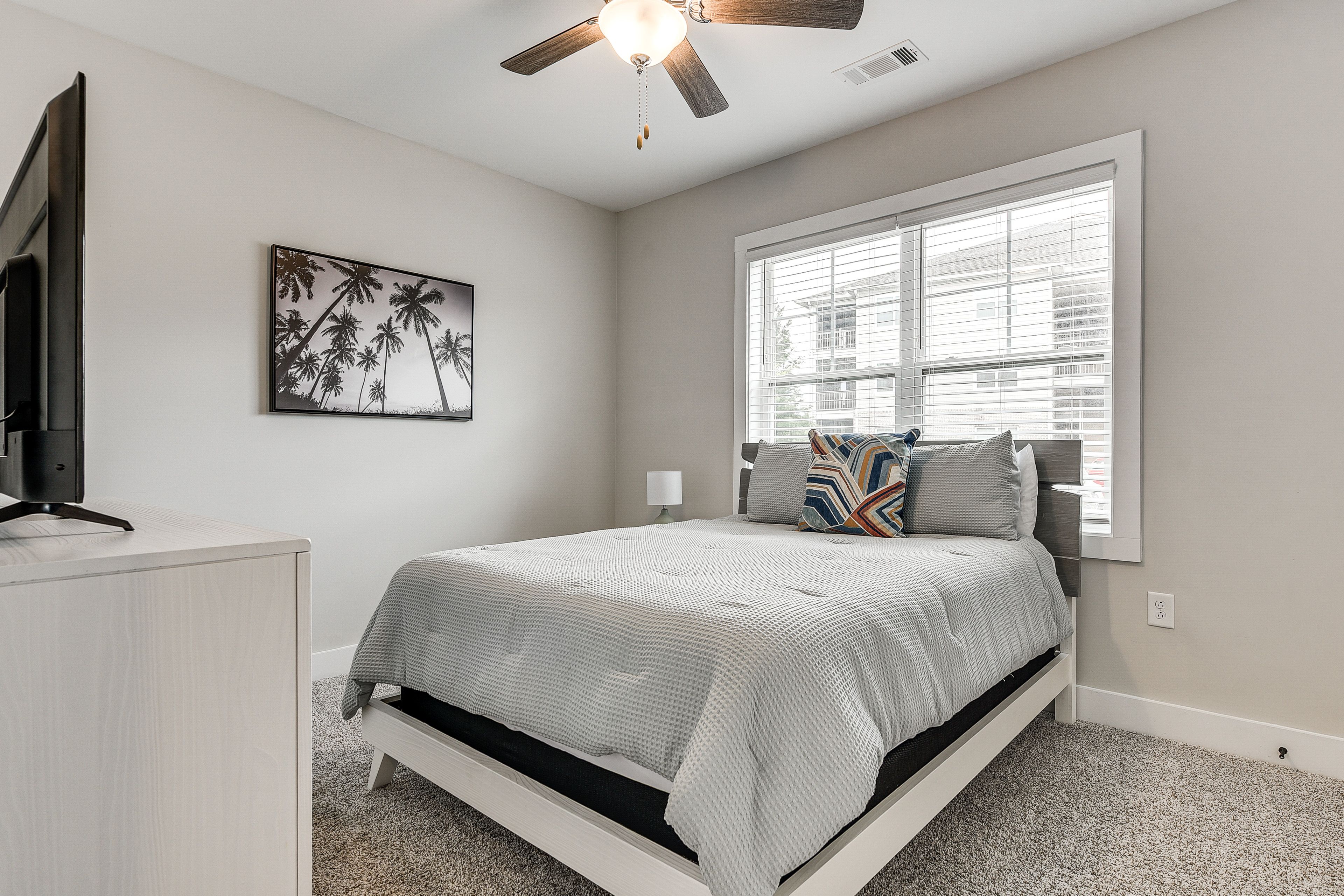 Bedroom 2 | Queen Bed