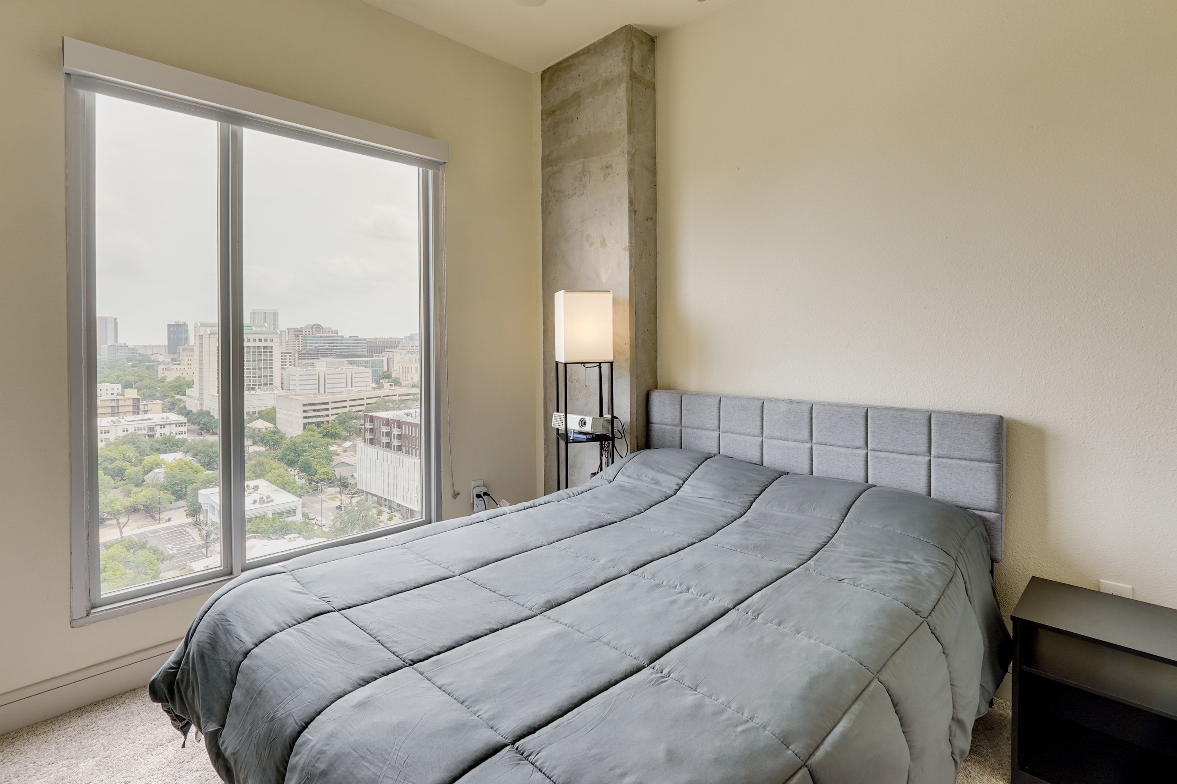 Bedroom | Queen Bed