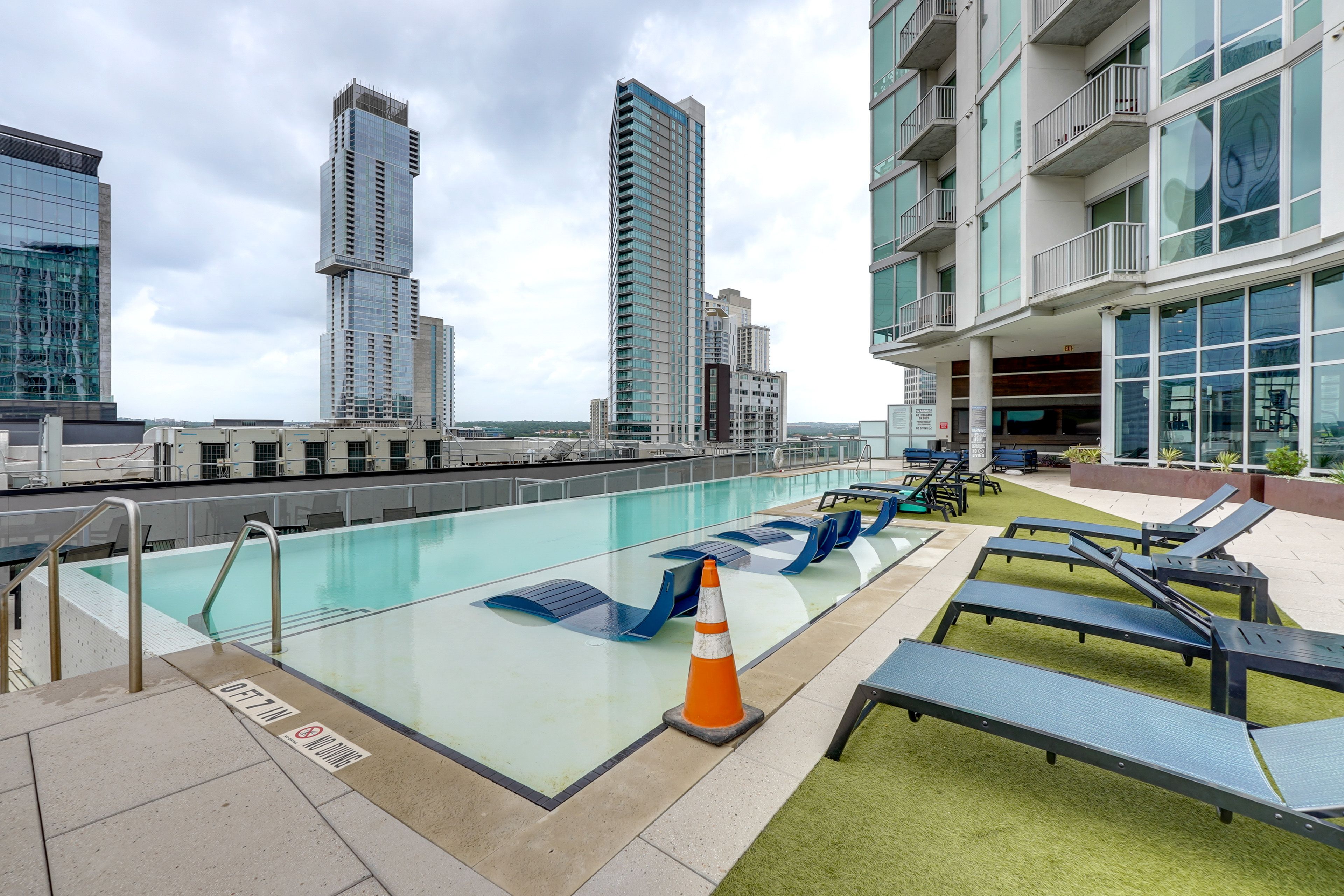 SEVEN Community Amenities | Rooftop Pool | Grilling Area