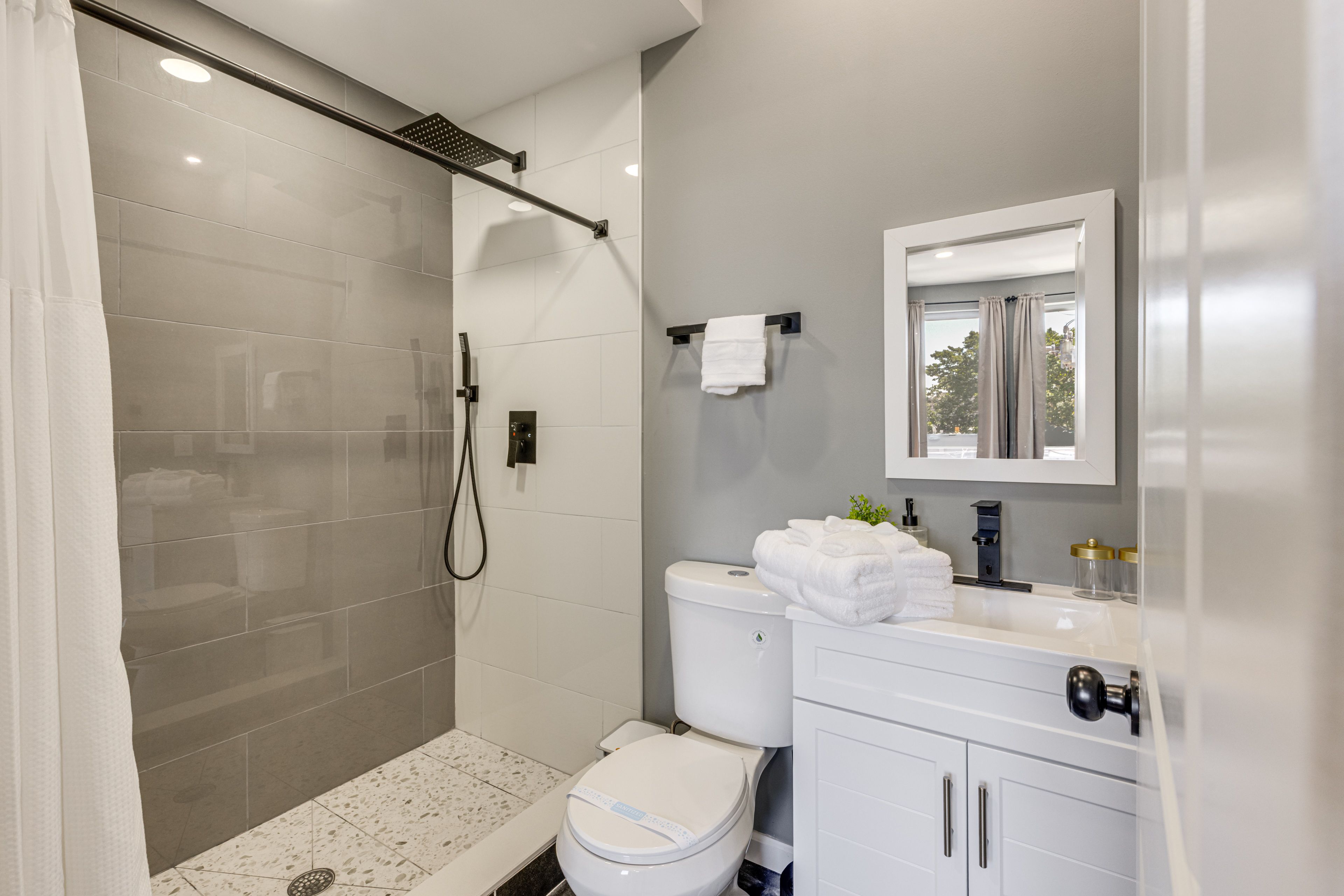 Bathroom | 3rd Floor
