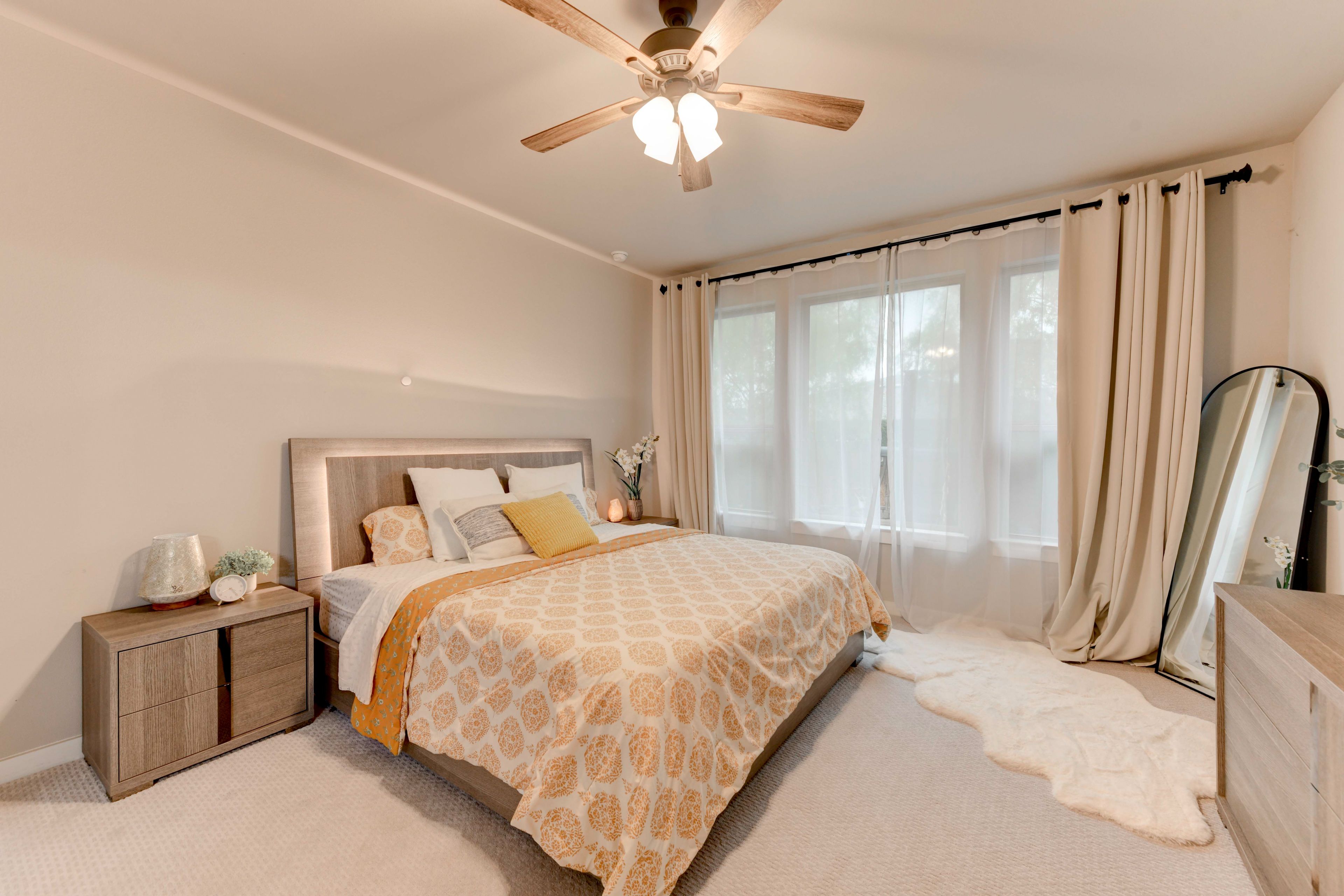 Bedroom 1 | King Bed | 1st Floor