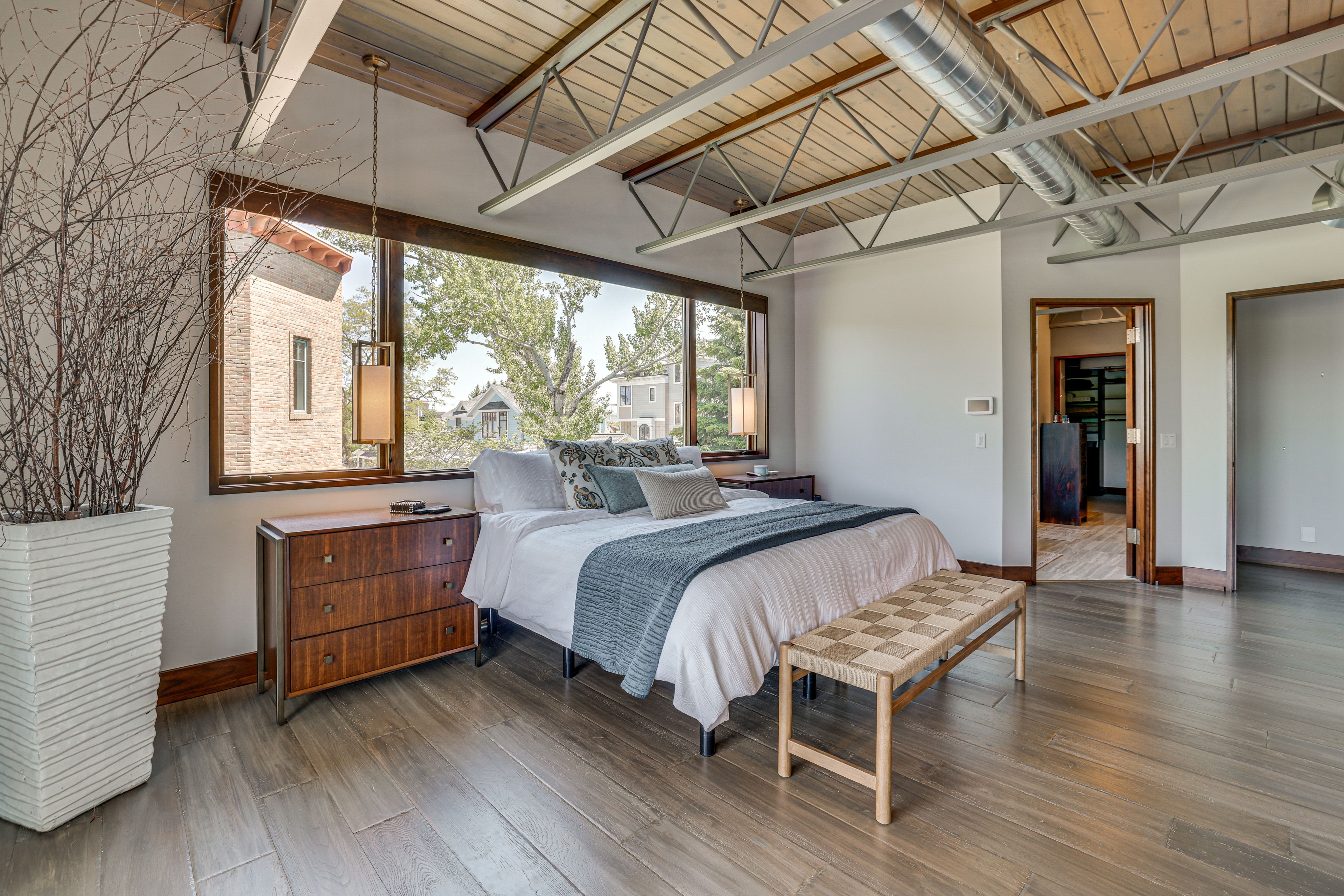 Bedroom 1 | King Bed