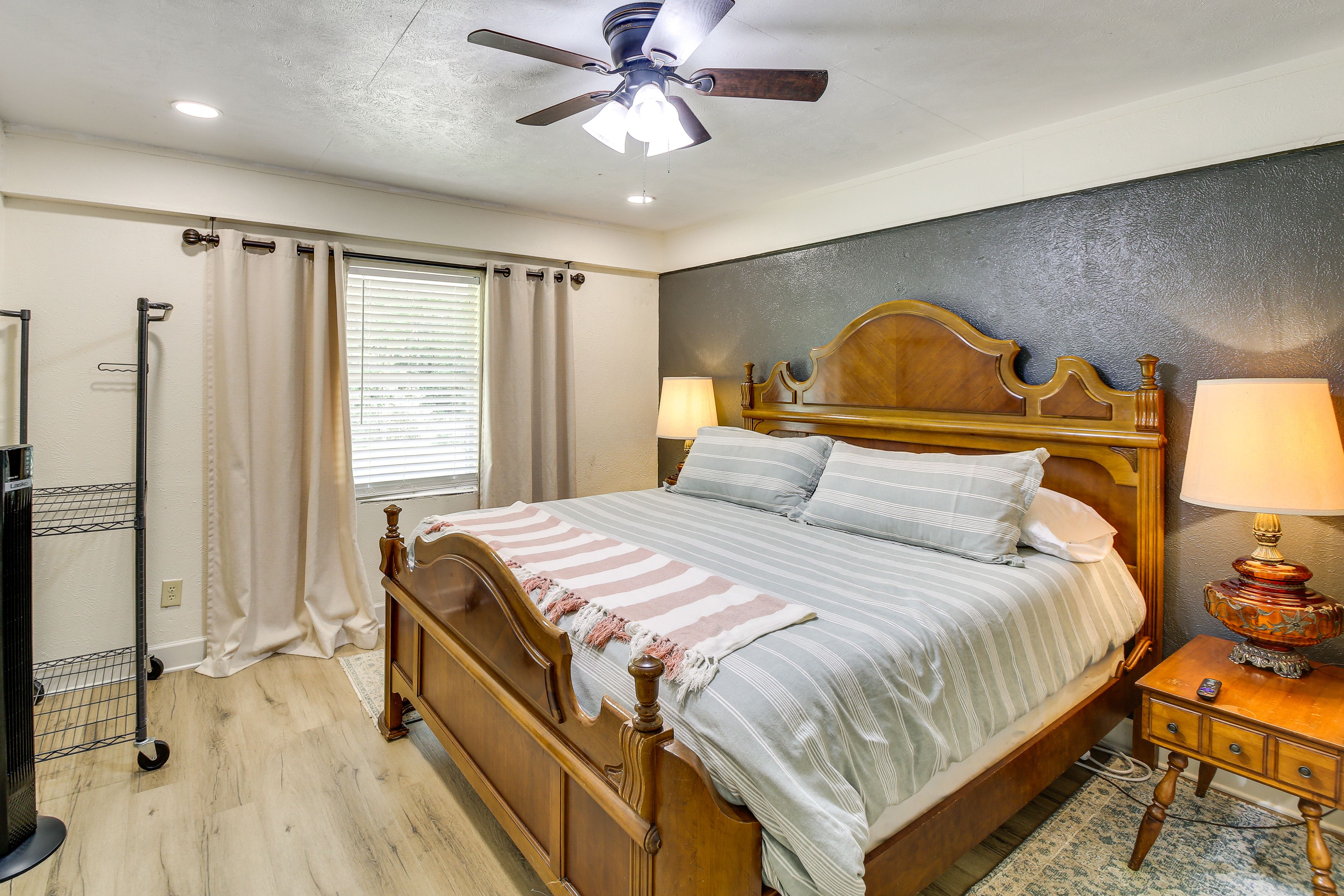 Bedroom 1 | King Bed