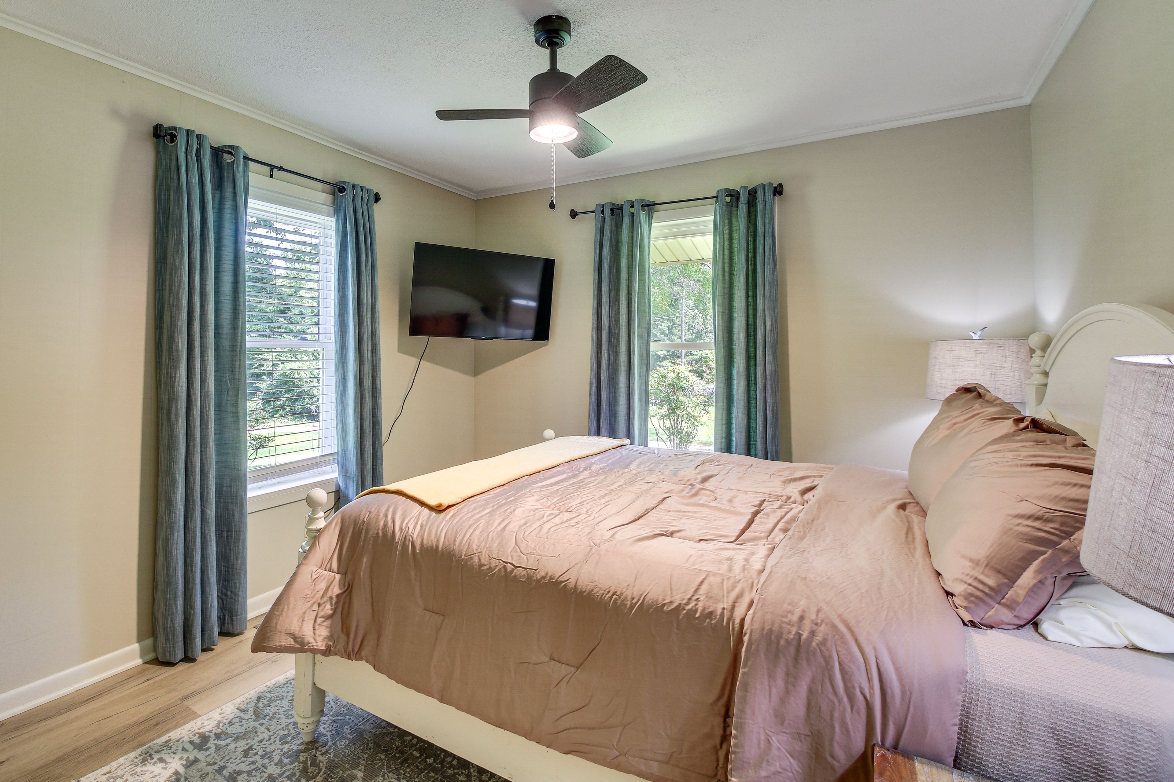 Bedroom 2 | Queen Bed