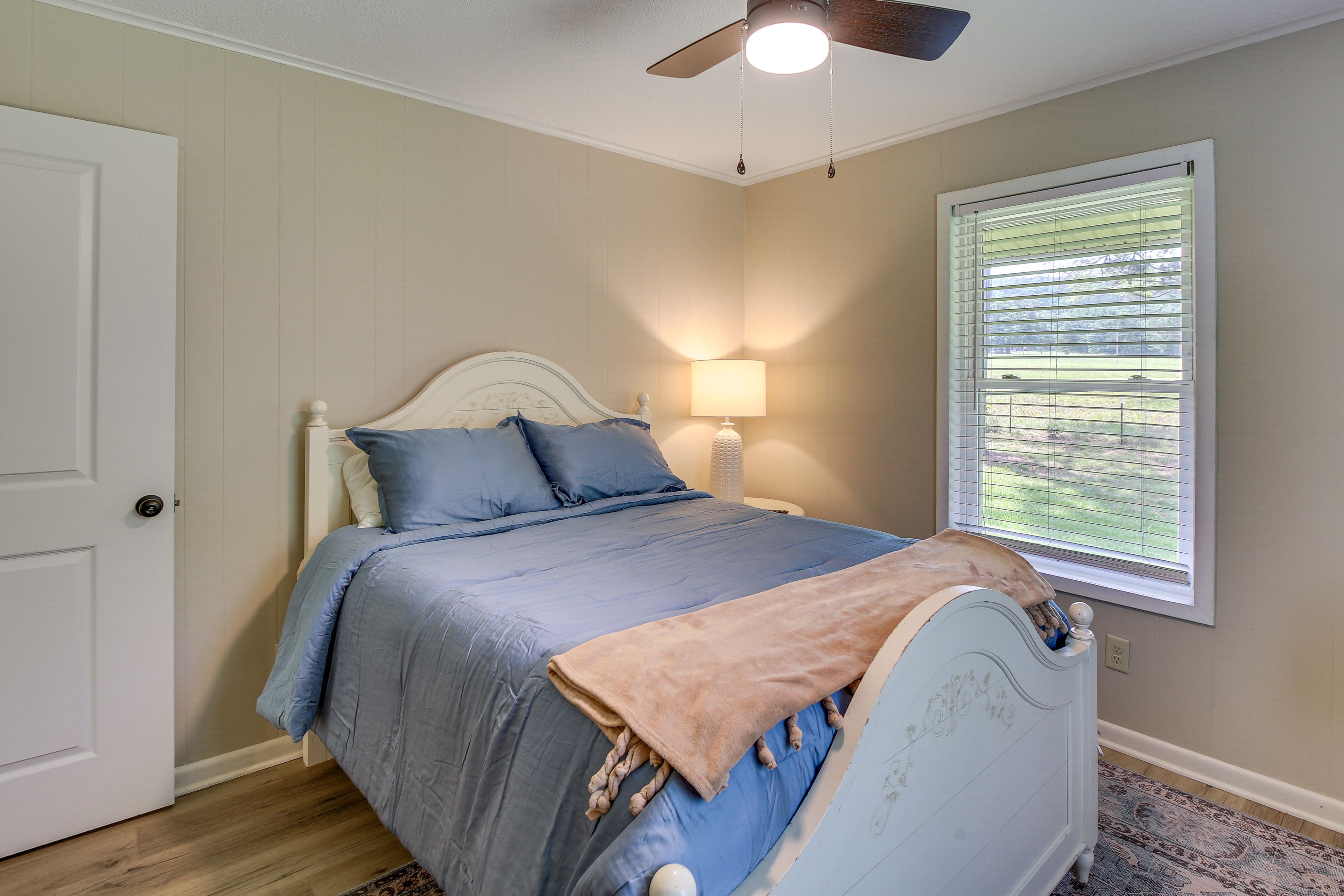 Bedroom 3 | Queen Bed