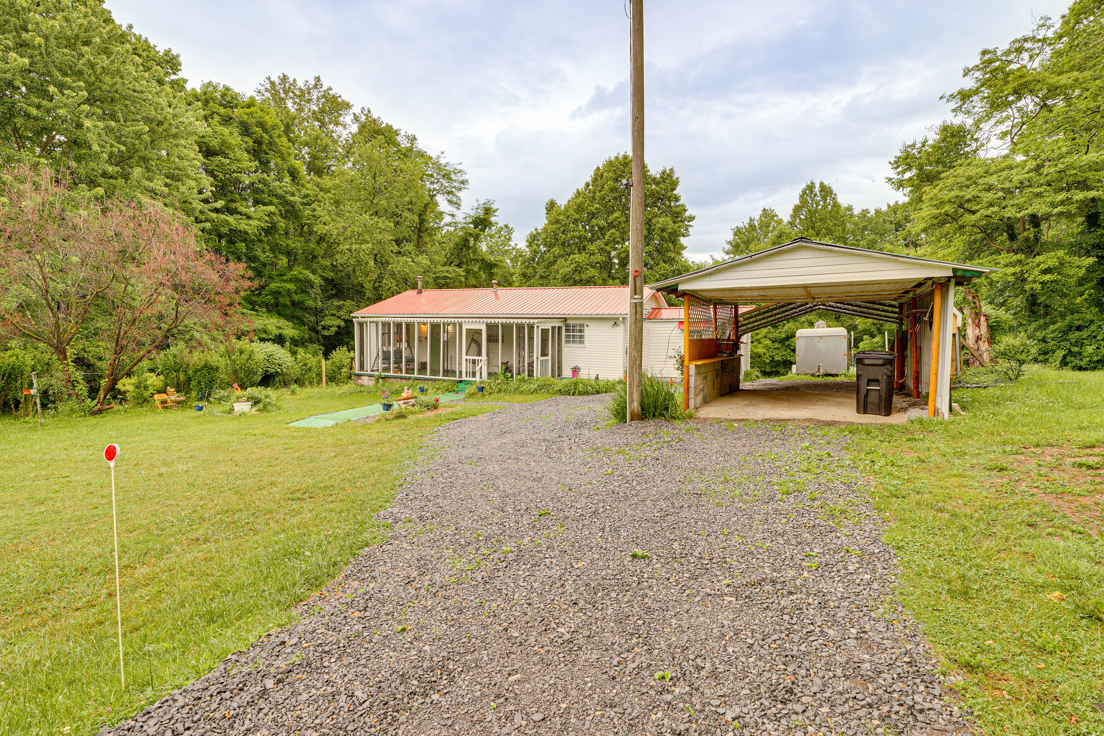 Parking | Carport & Driveway (4 Vehicles)