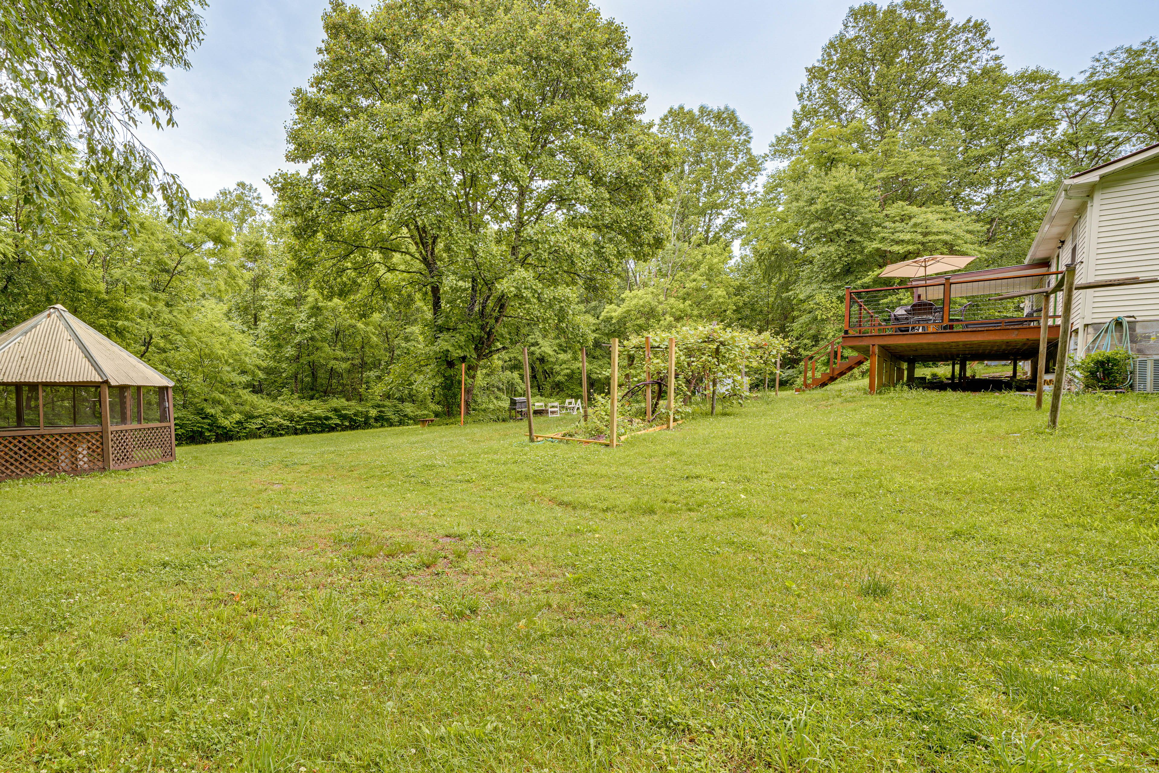 Exterior | Spacious Yard | Gazebo | Fire Pit | Horseshoes