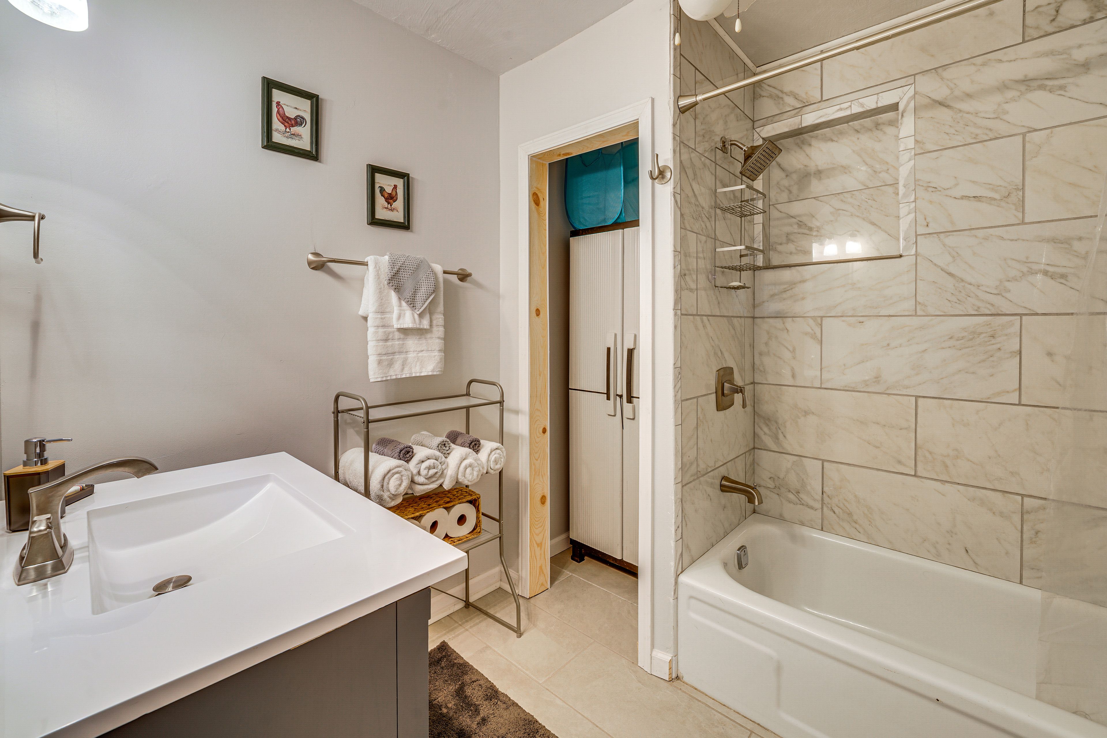 Full Bathroom | Towels & Linens Provided