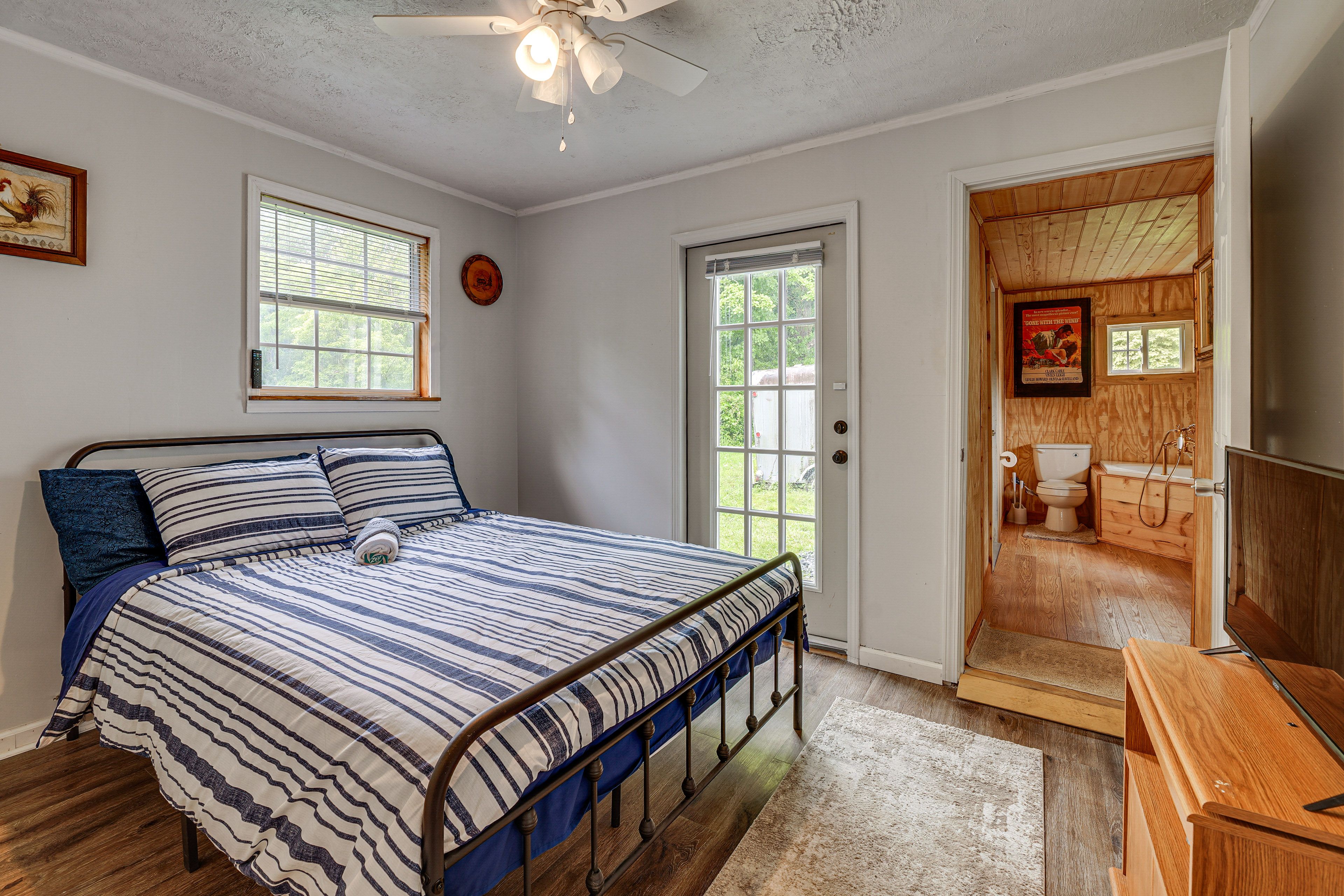 Bedroom 1 | King Bed | En-Suite Bathroom
