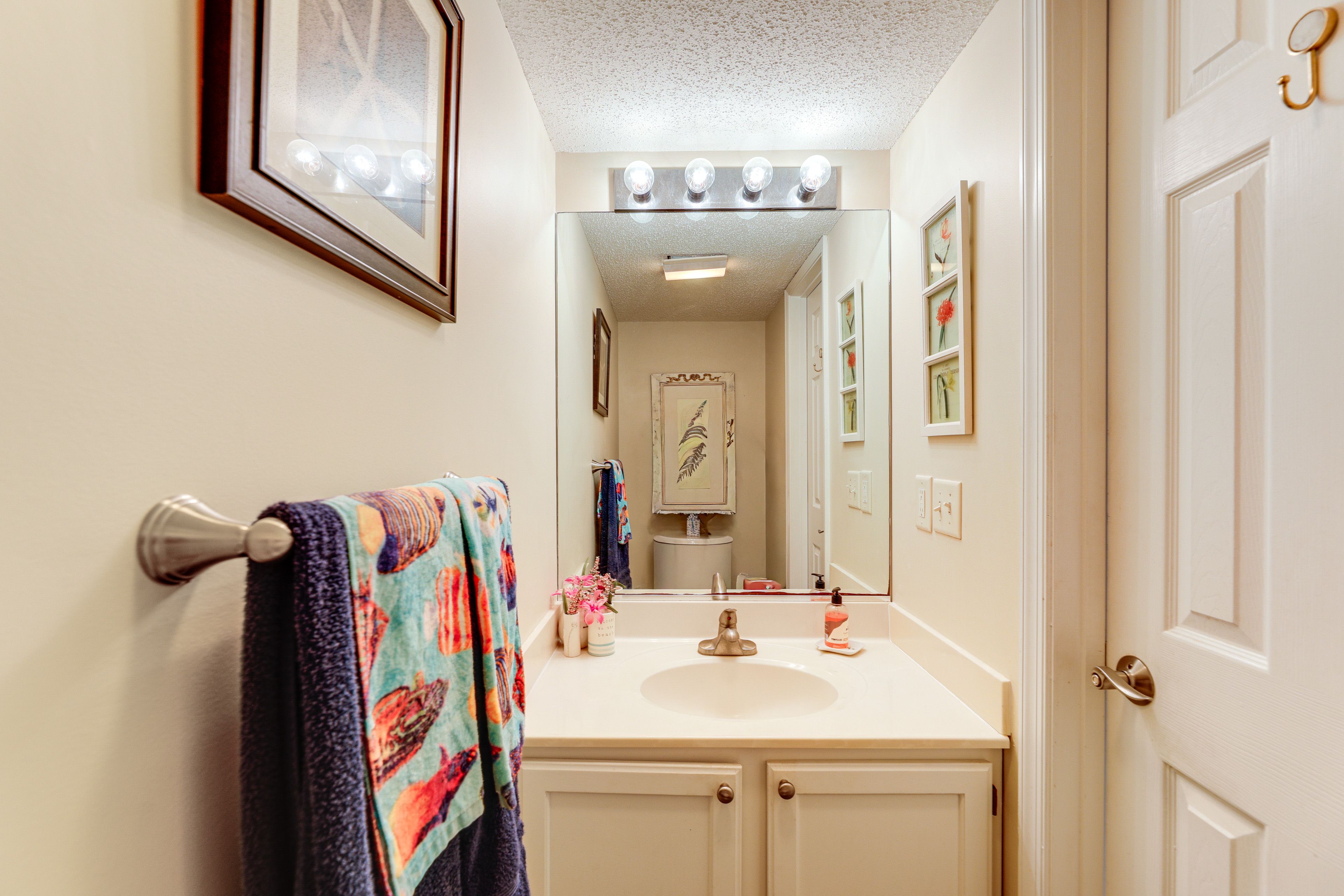 Half Bathroom | 1st Floor