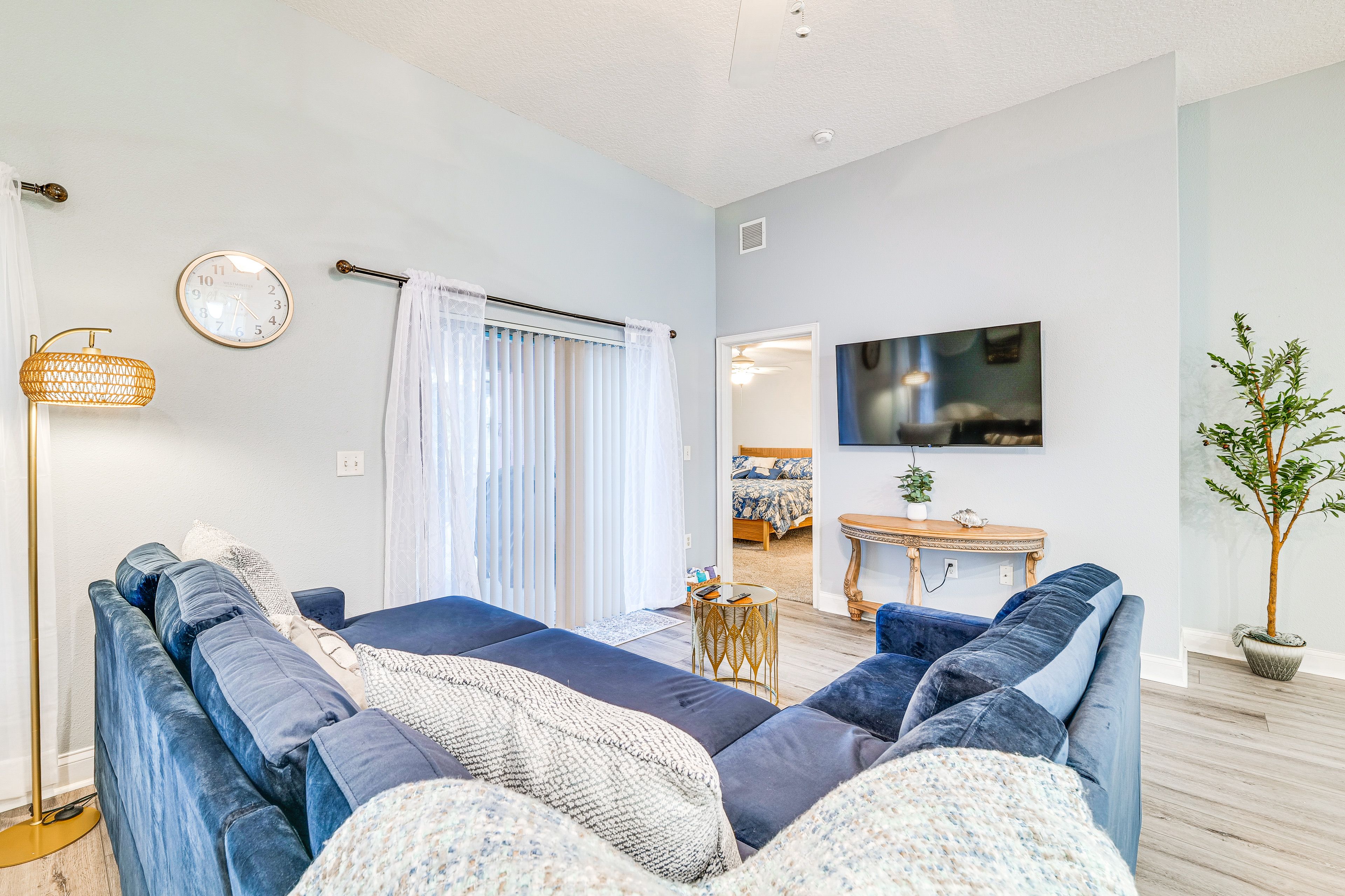 Living Room | Smart TV | Sleeper Sofa