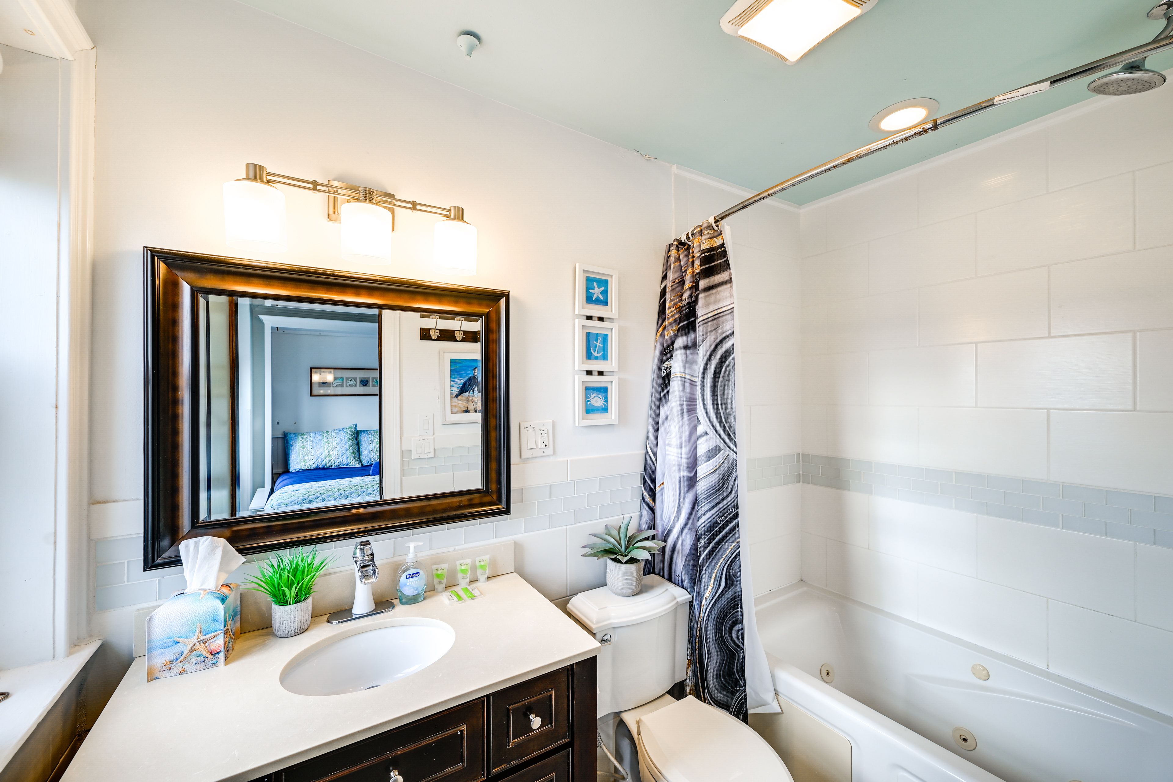 Unit 2 | Full Bathroom