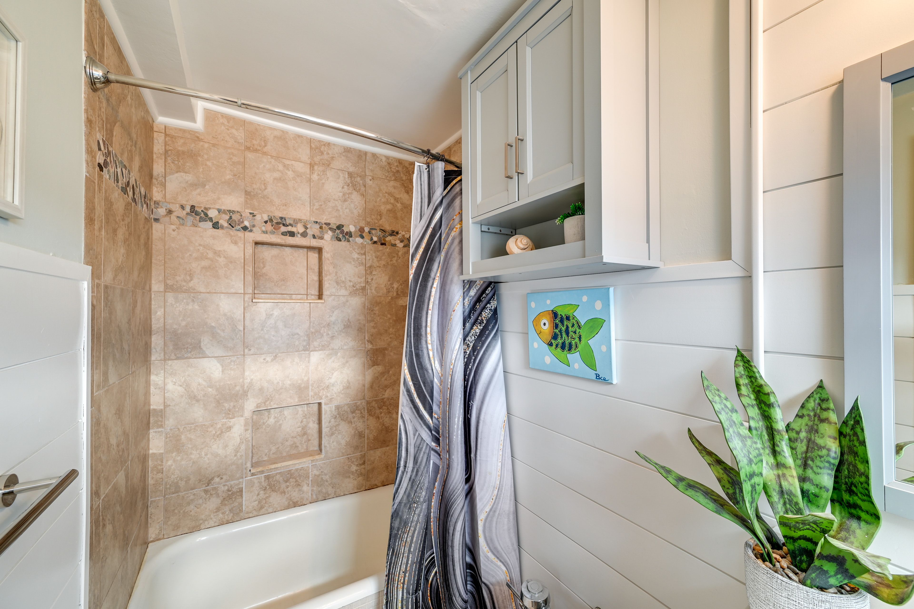 Unit 1 | Full Bathroom