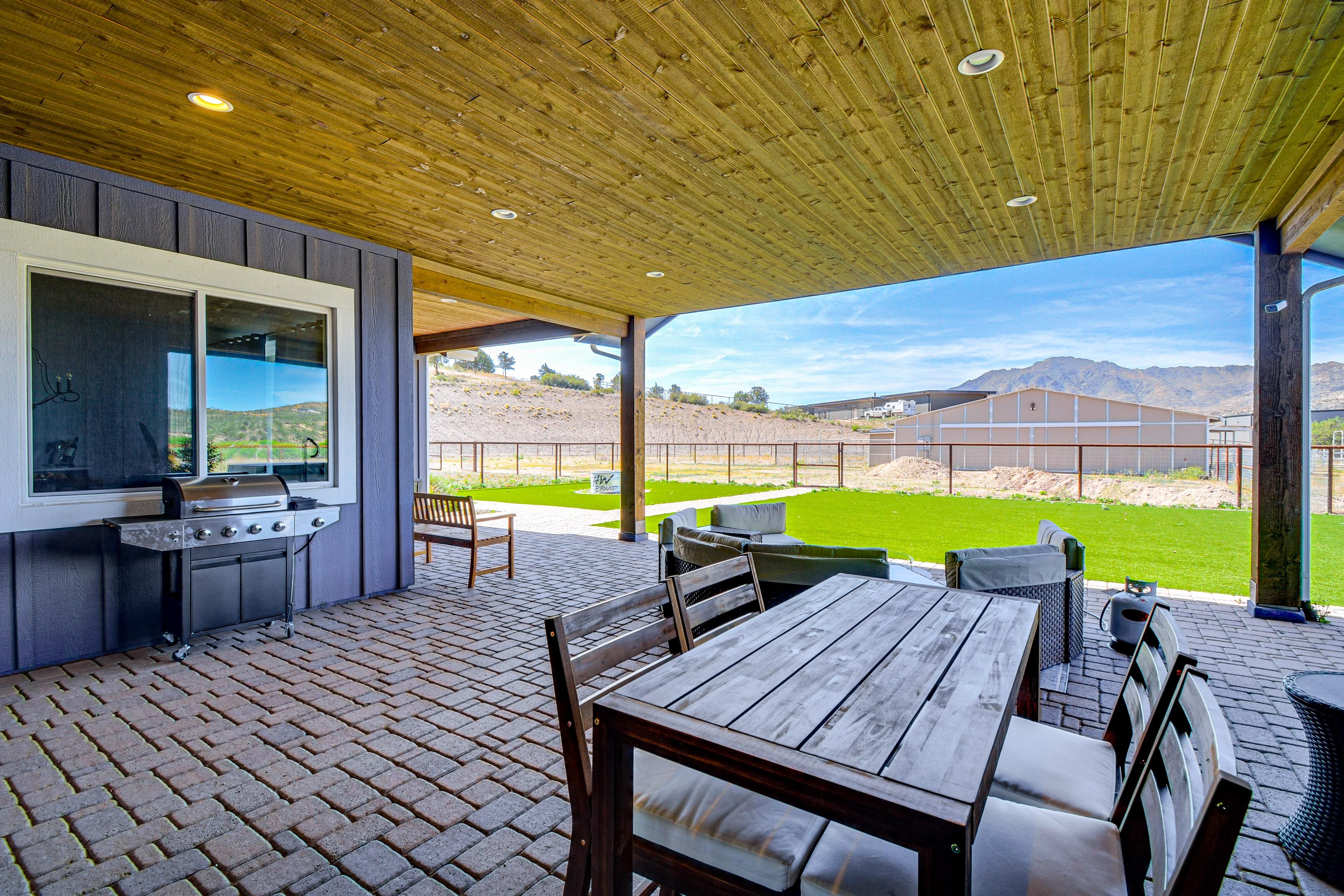 Covered Patio | Gas Fire Pit | Gas Grill | Mountain Views