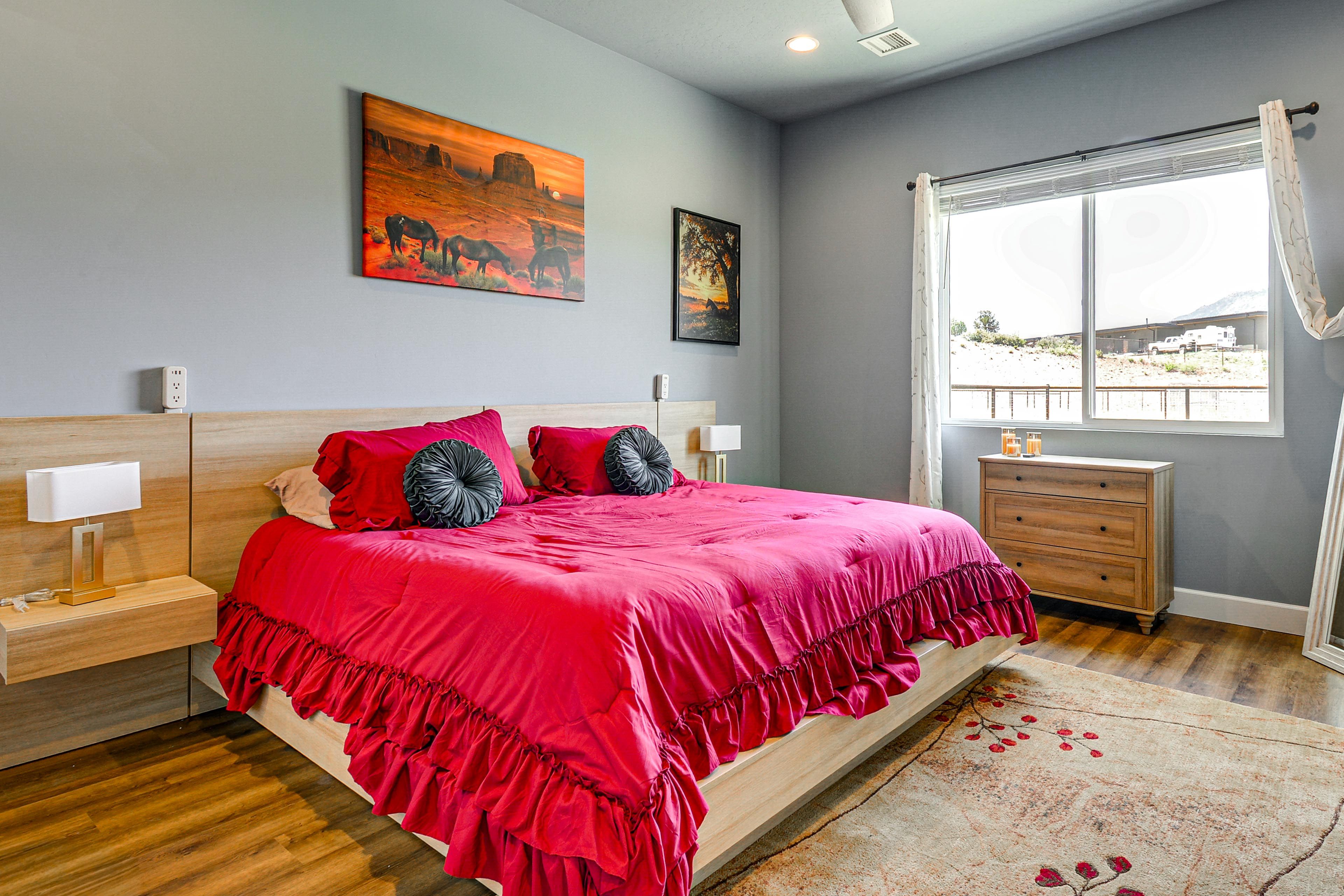 Bedroom 1 | King Bed | Smart TV