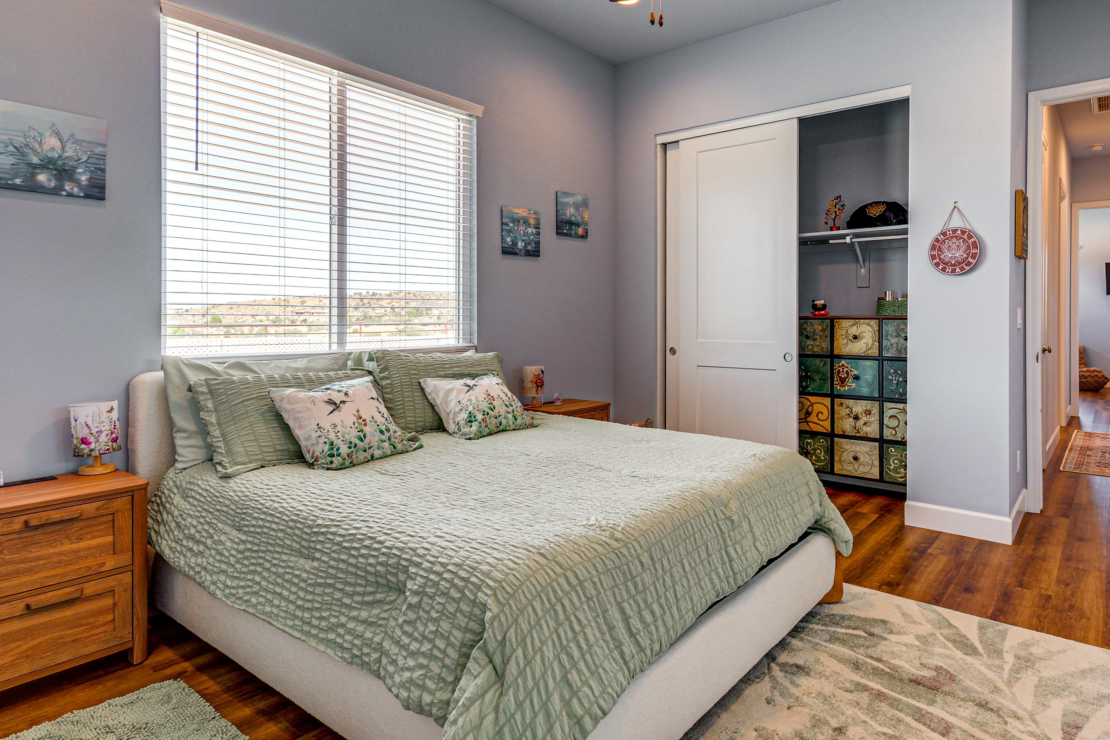 Bedroom 2 | Queen Bed