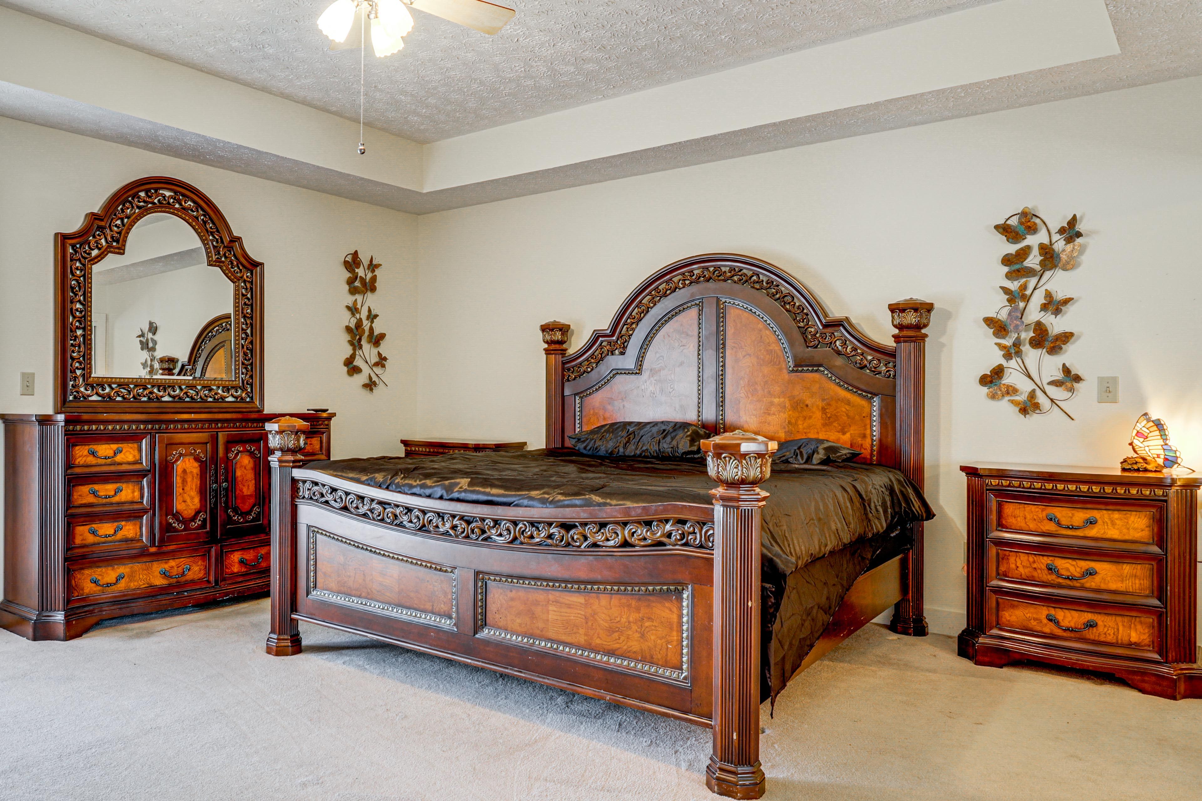 Bedroom 1 | King Bed | Main Level