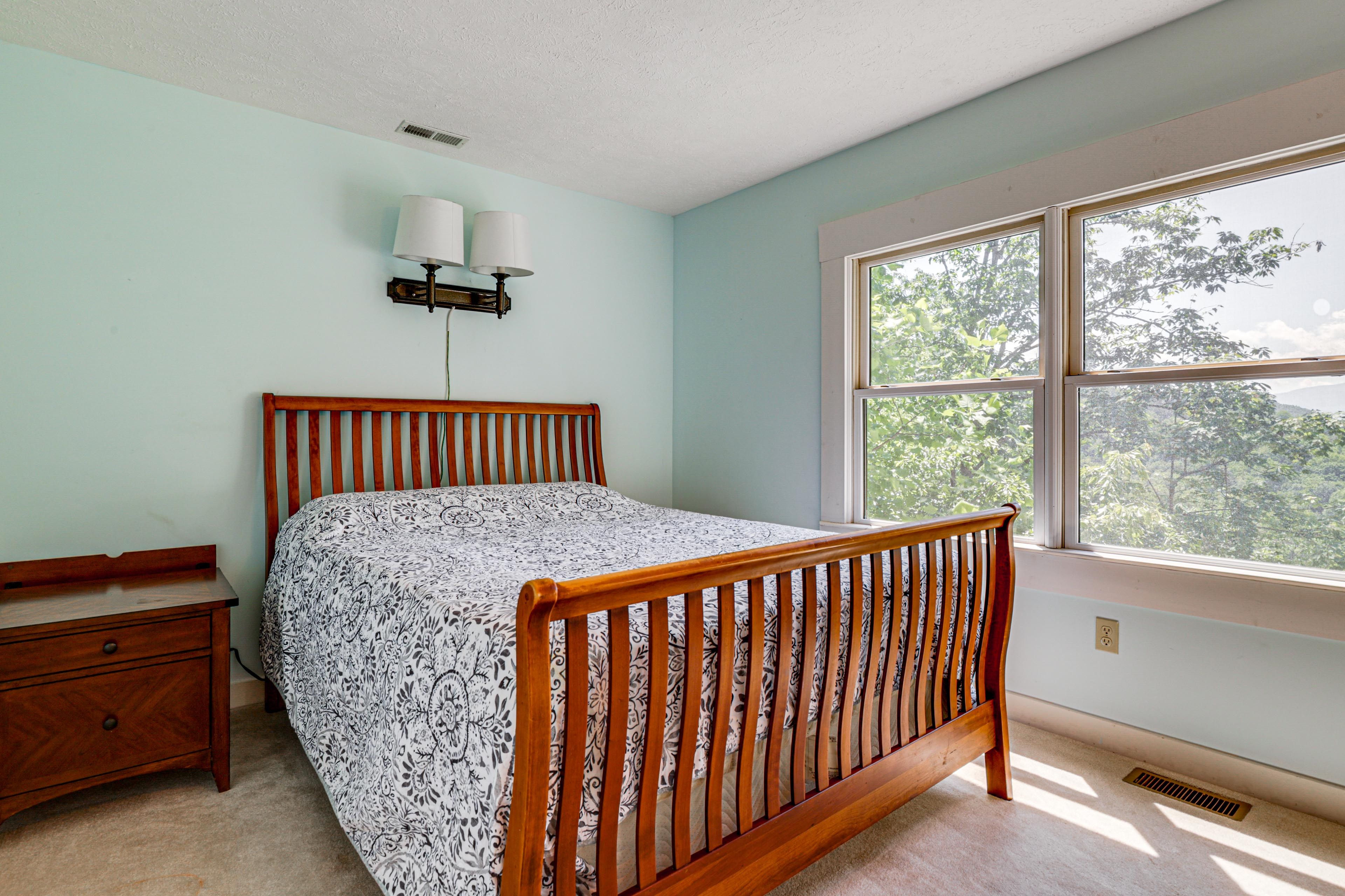 Bedroom 2 | Queen Bed | Main Level