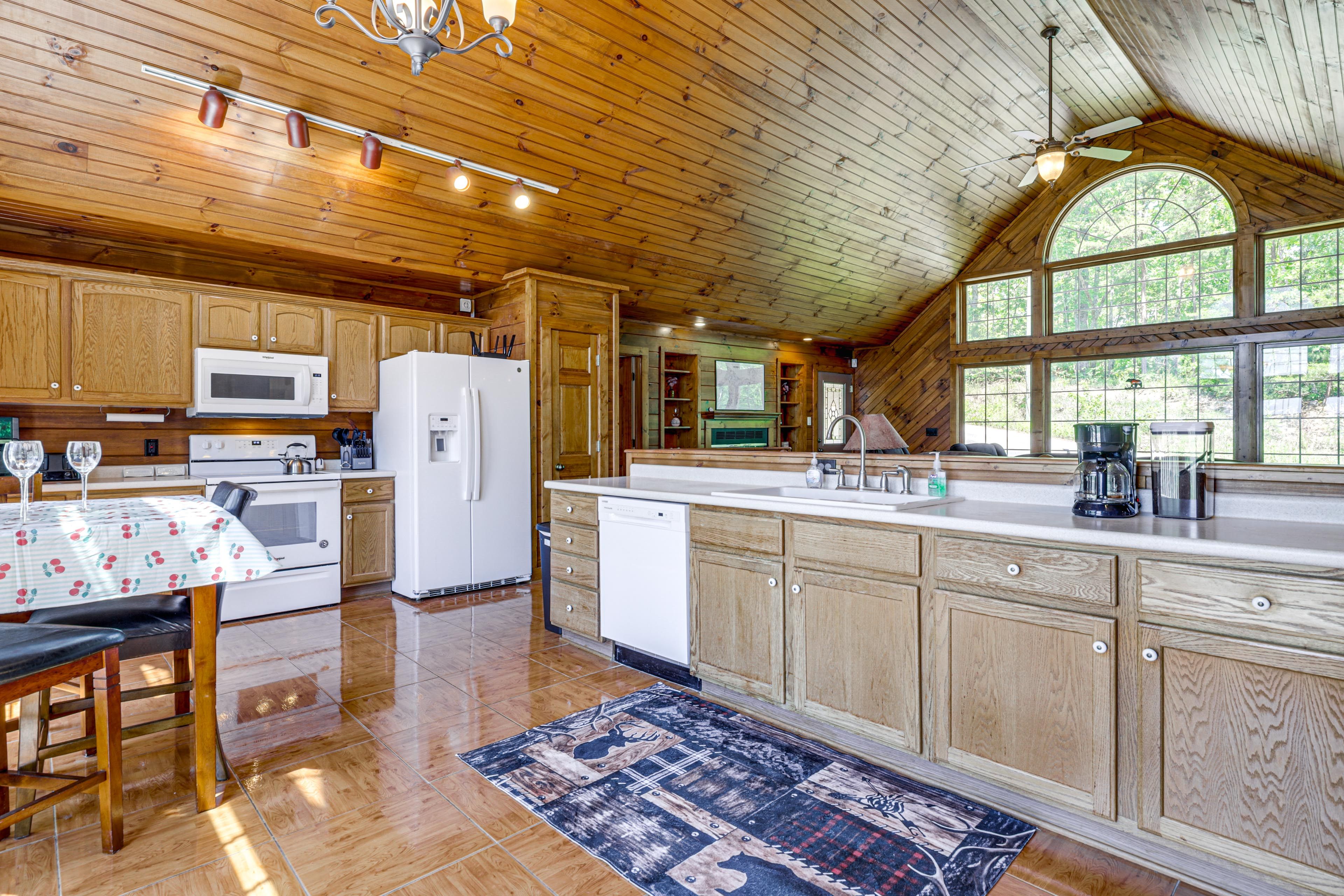 Kitchen | Main Level