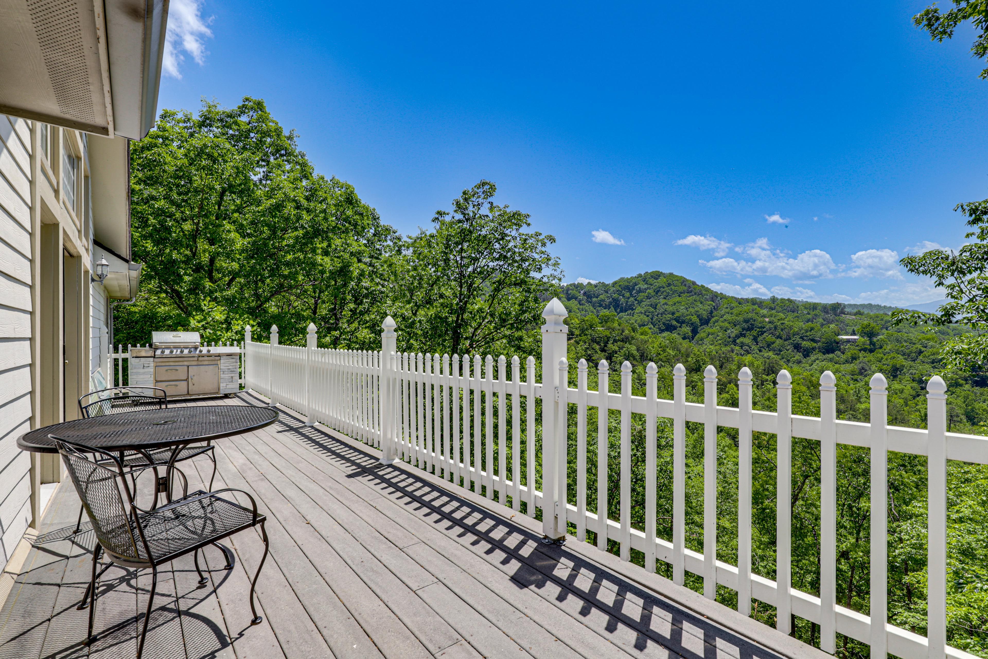 Sevierville Vacation Rental | 5BR | 3BA | 3,888 Sq Ft
