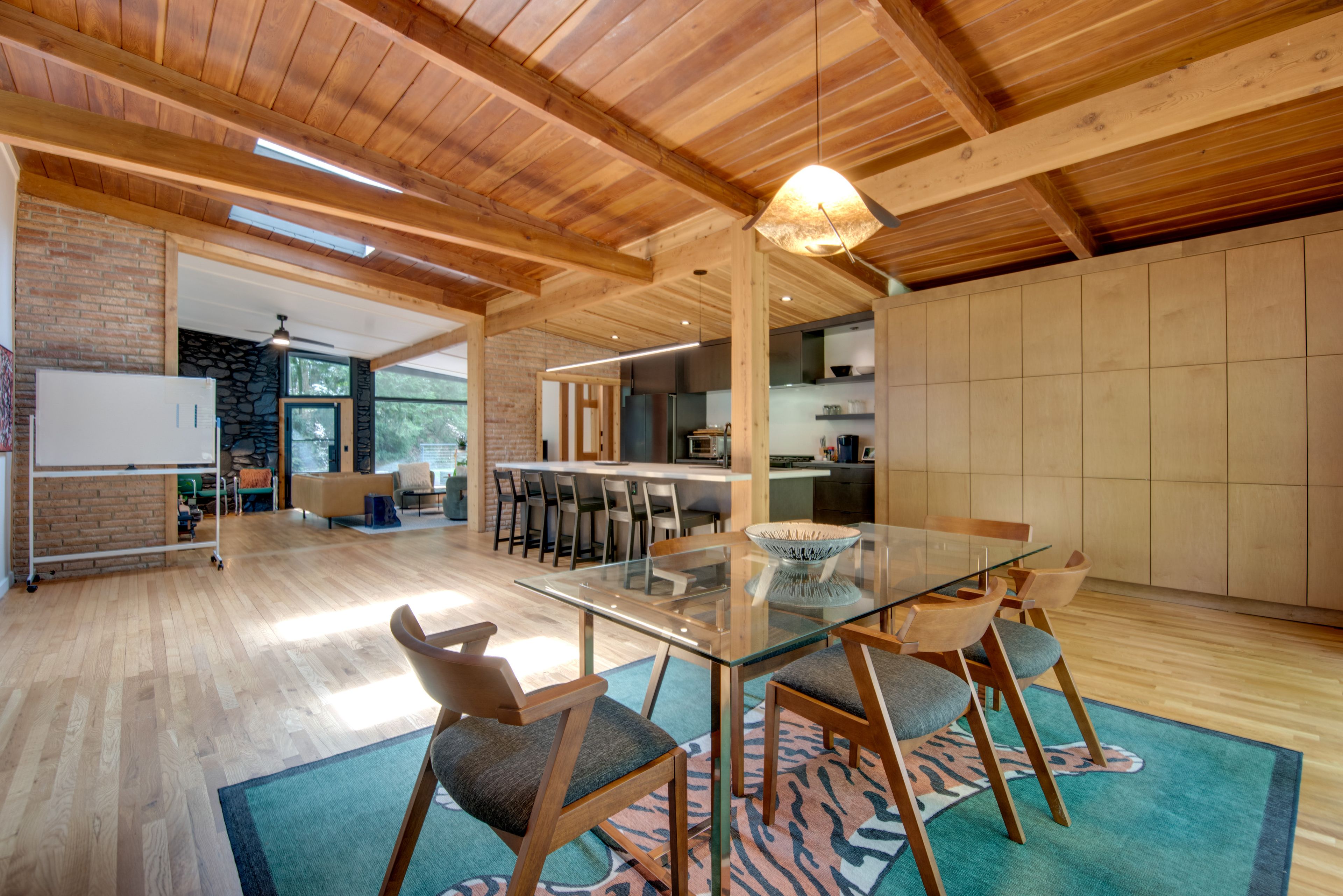 Dining Area | Dishware/Flatware Provided
