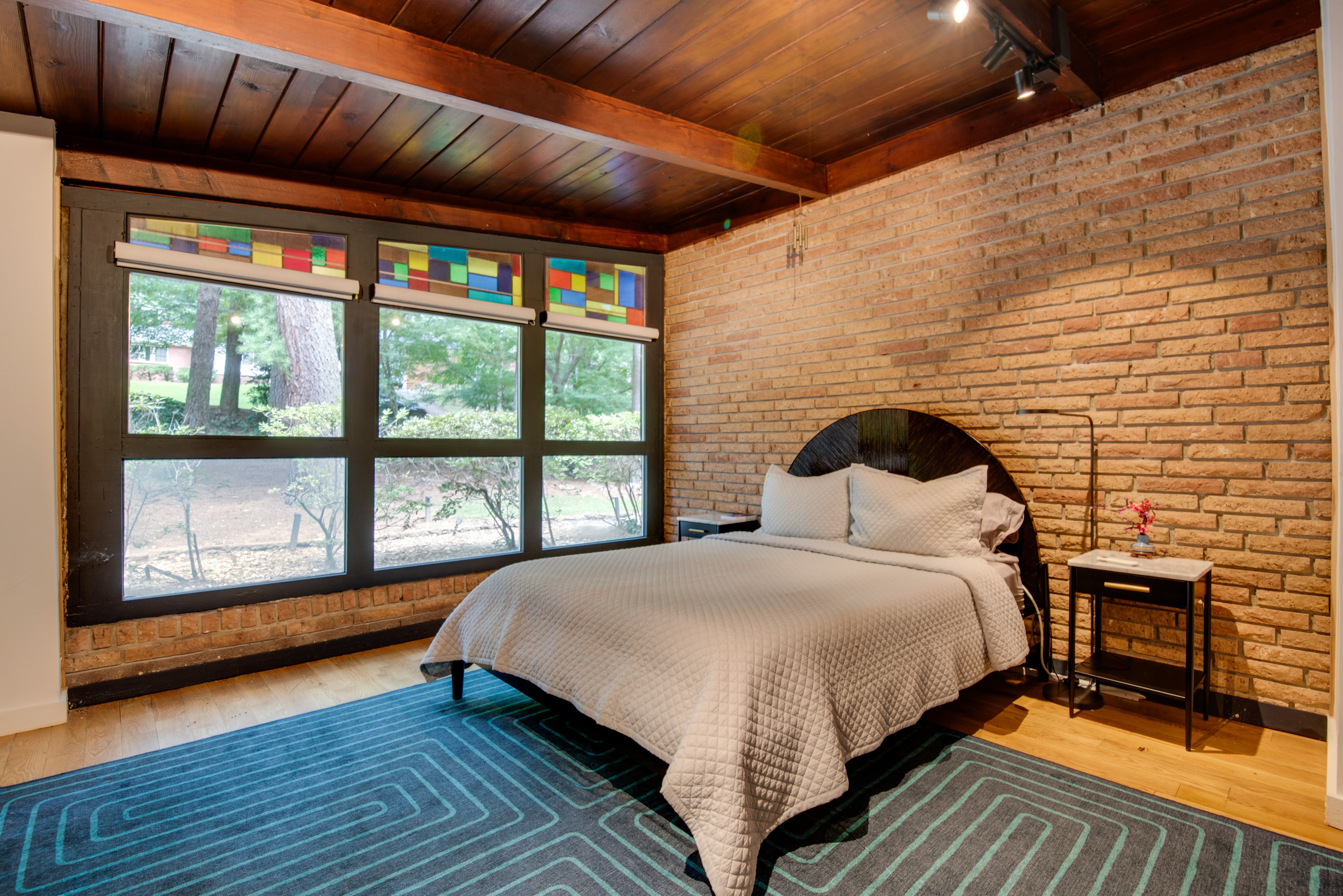 Bedroom 2 | Queen Bed | Smart TV
