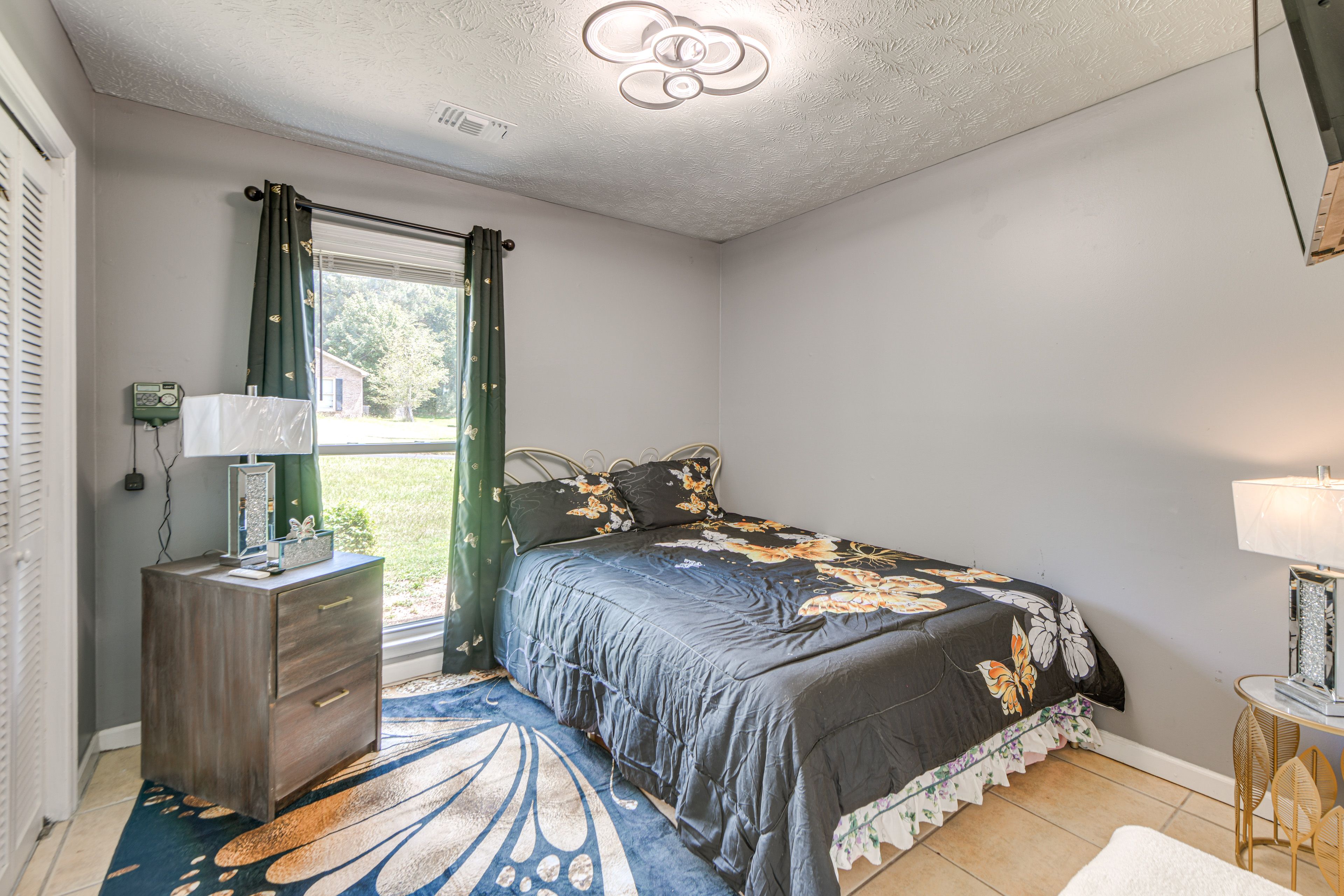 Bedroom 2 | Queen Bed