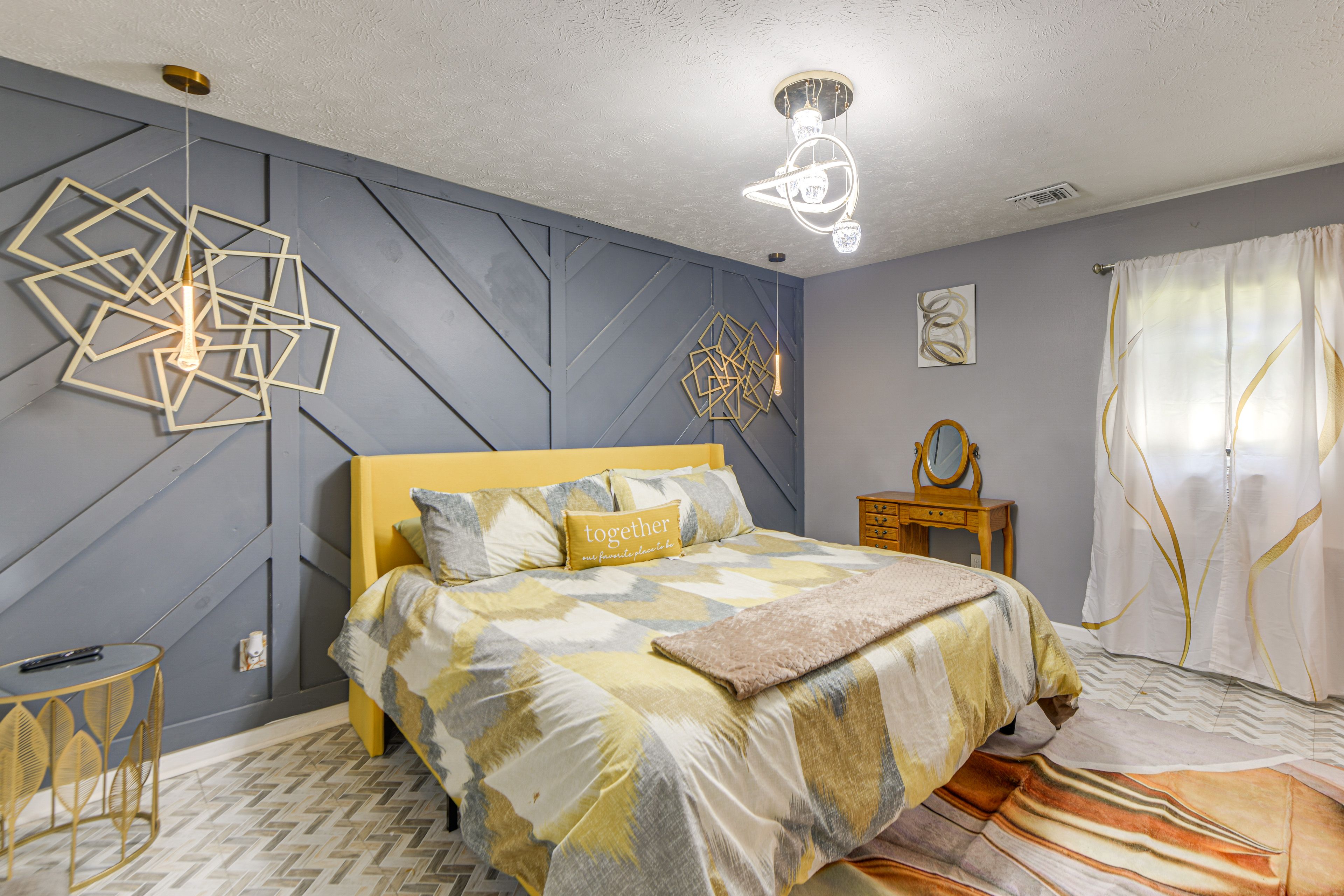 Bedroom 1 | King Bed