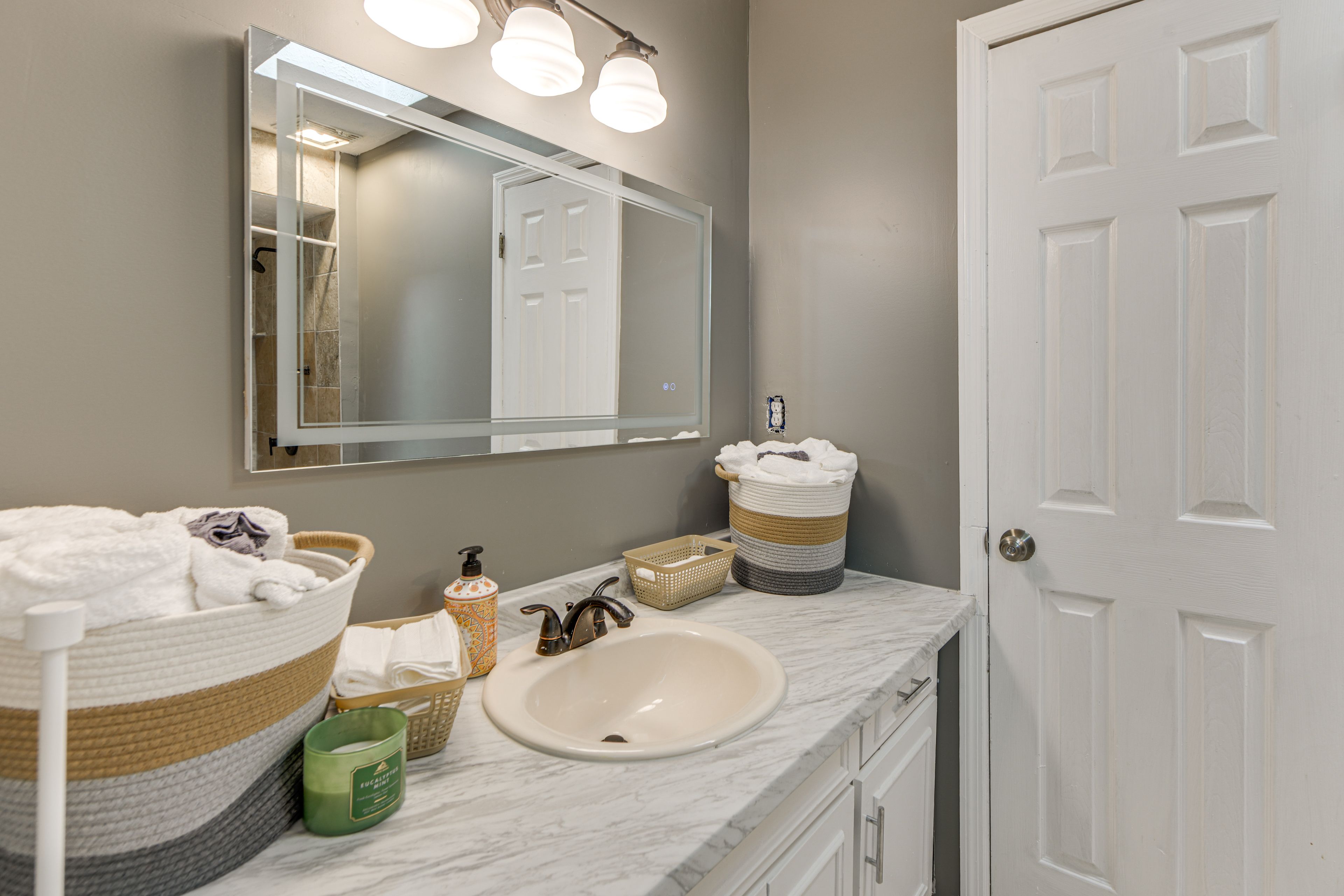 Full Bathroom