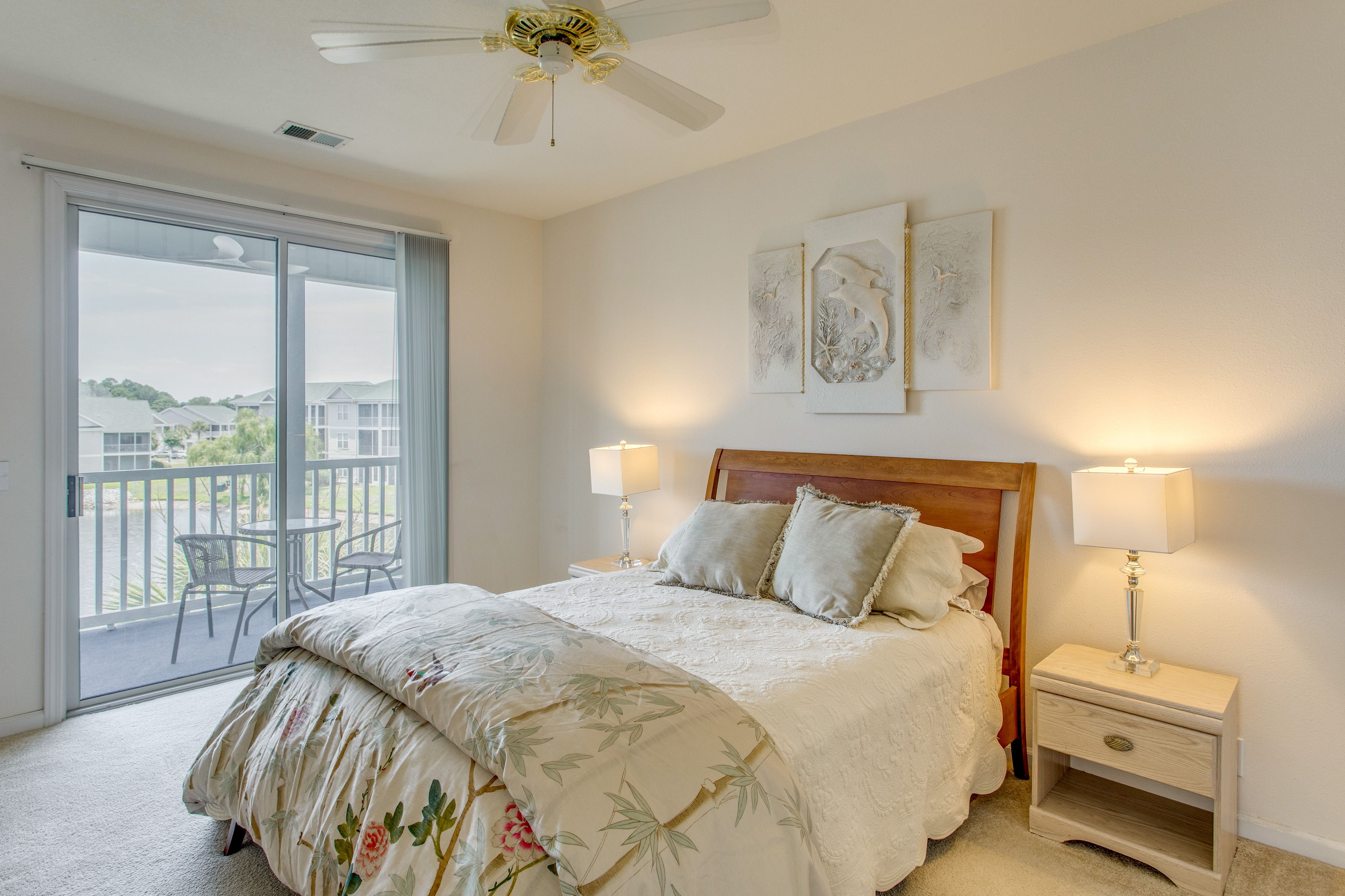 Bedroom 1 | Queen Bed