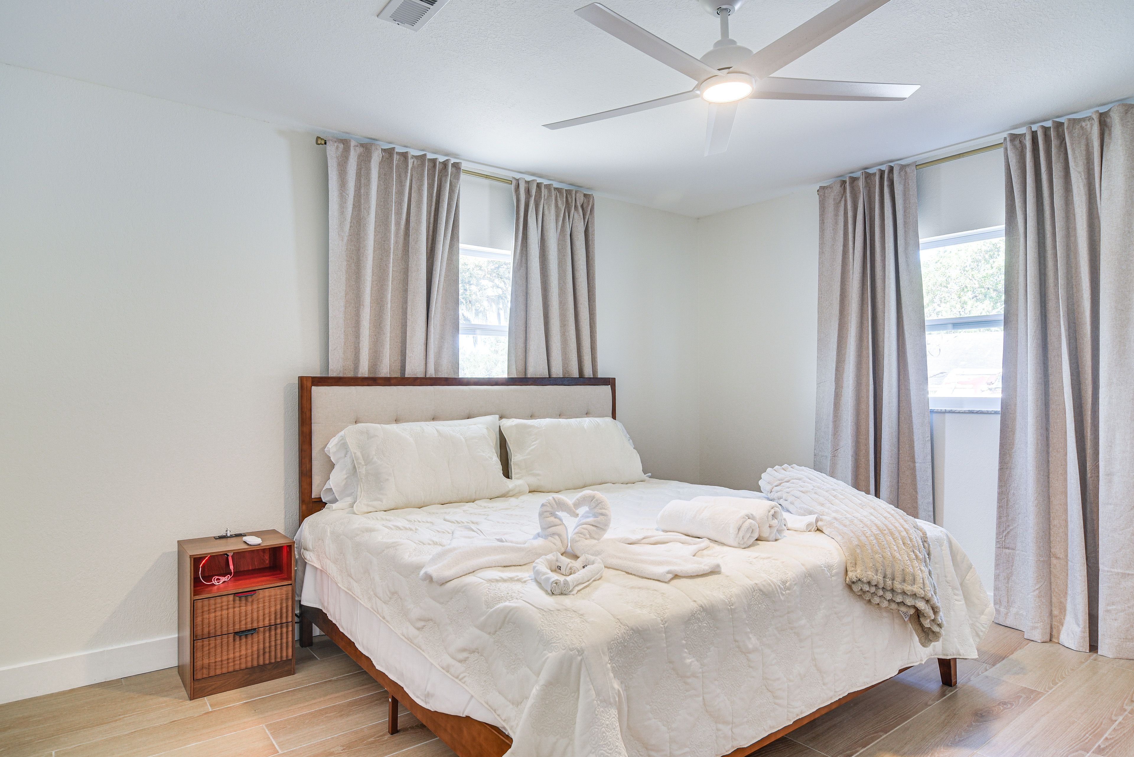 Bedroom 1 | King Bed