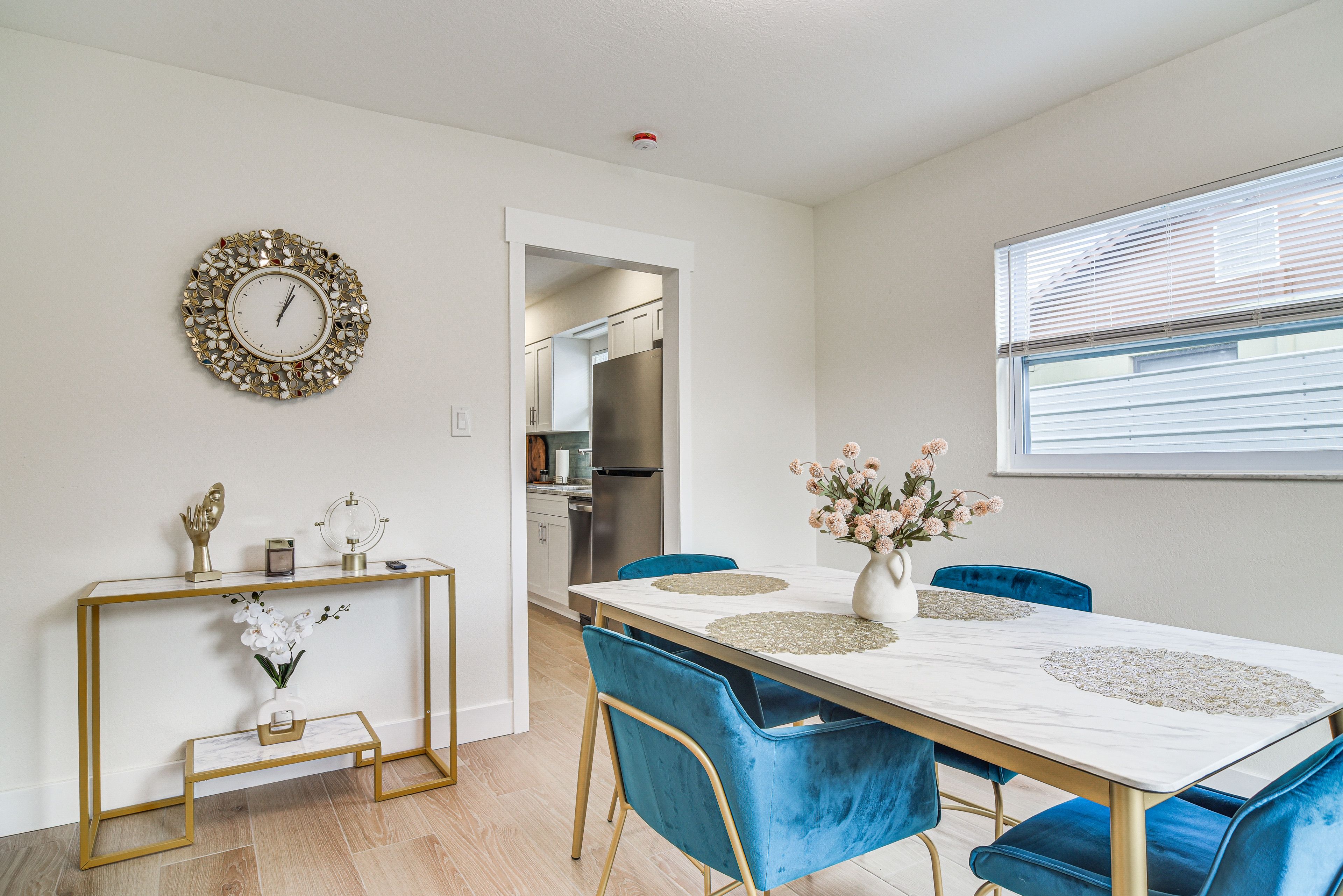 Dining Room | Dishware/Flatware Provided