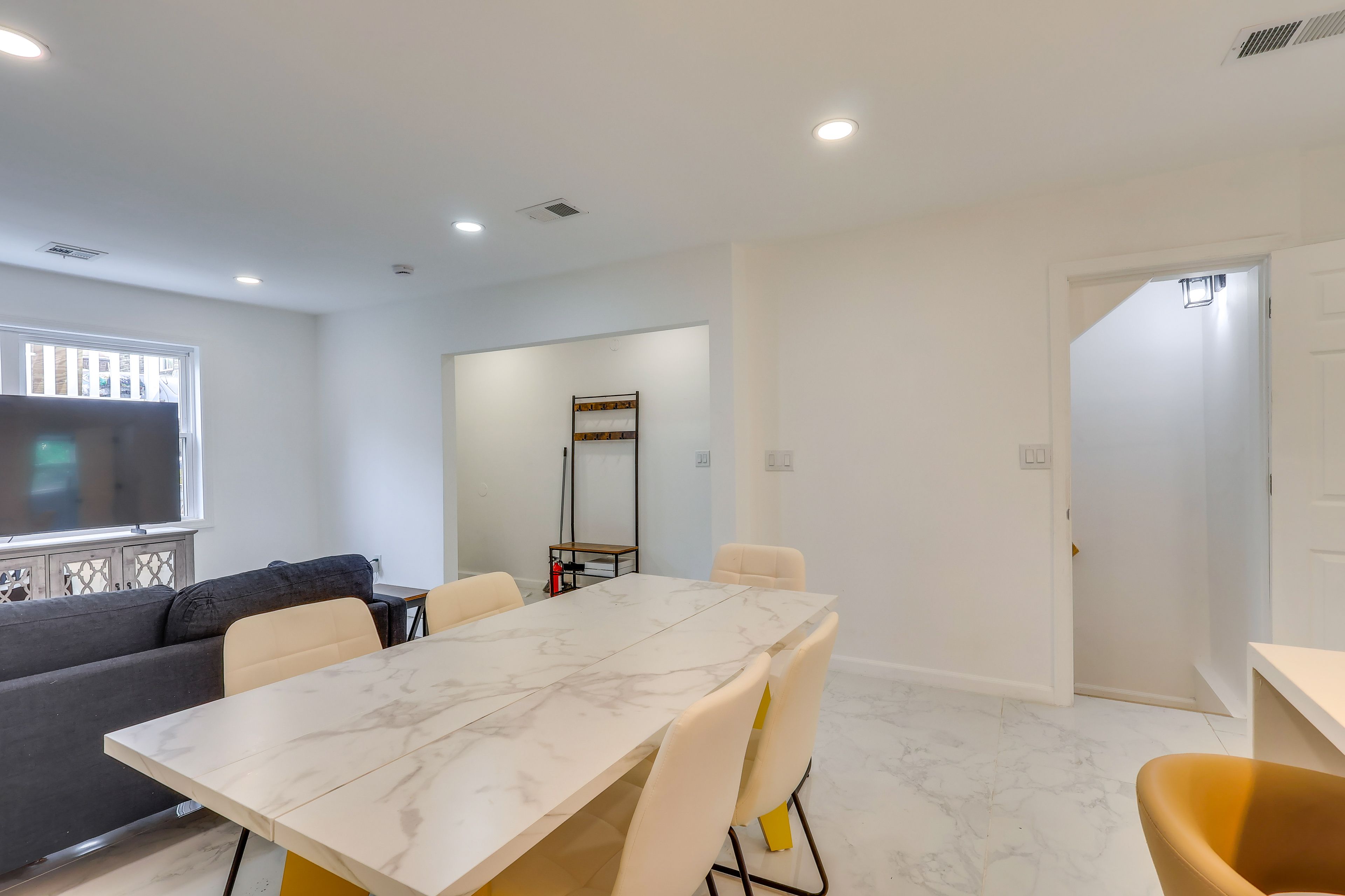 Dining Area | Main Level
