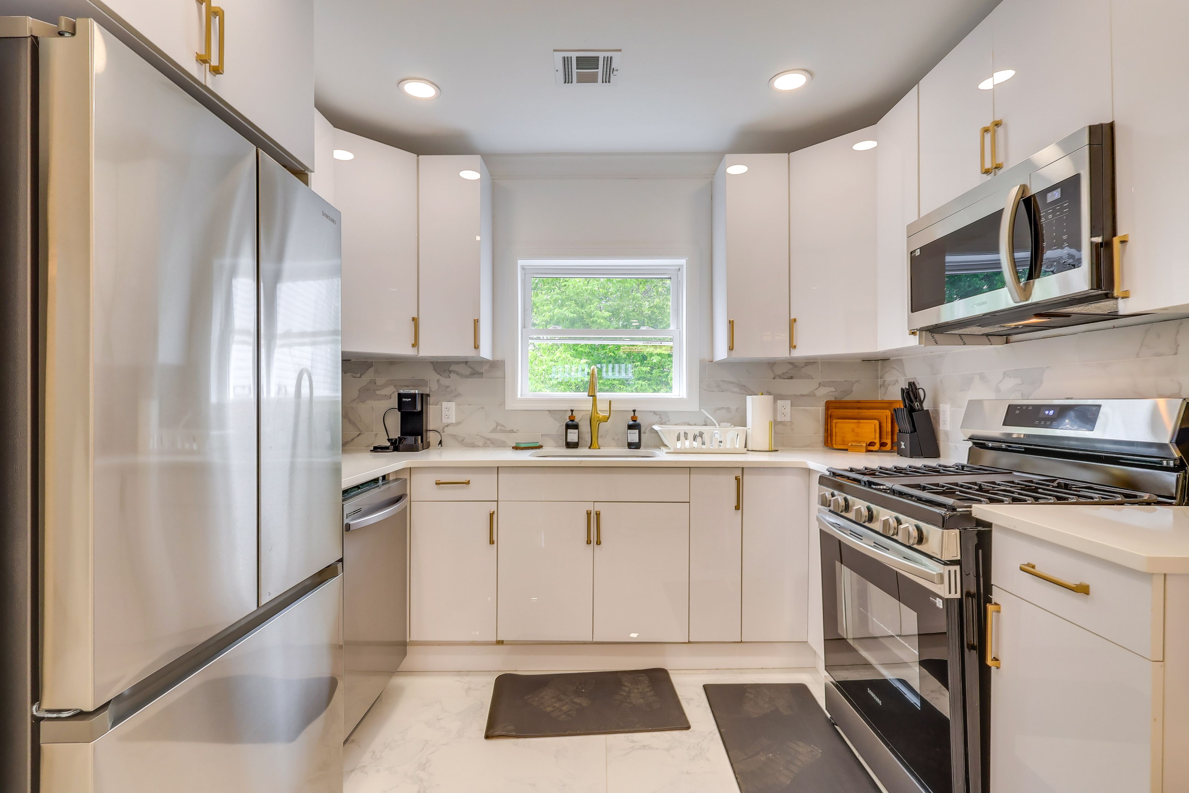 Kitchen | Main Level