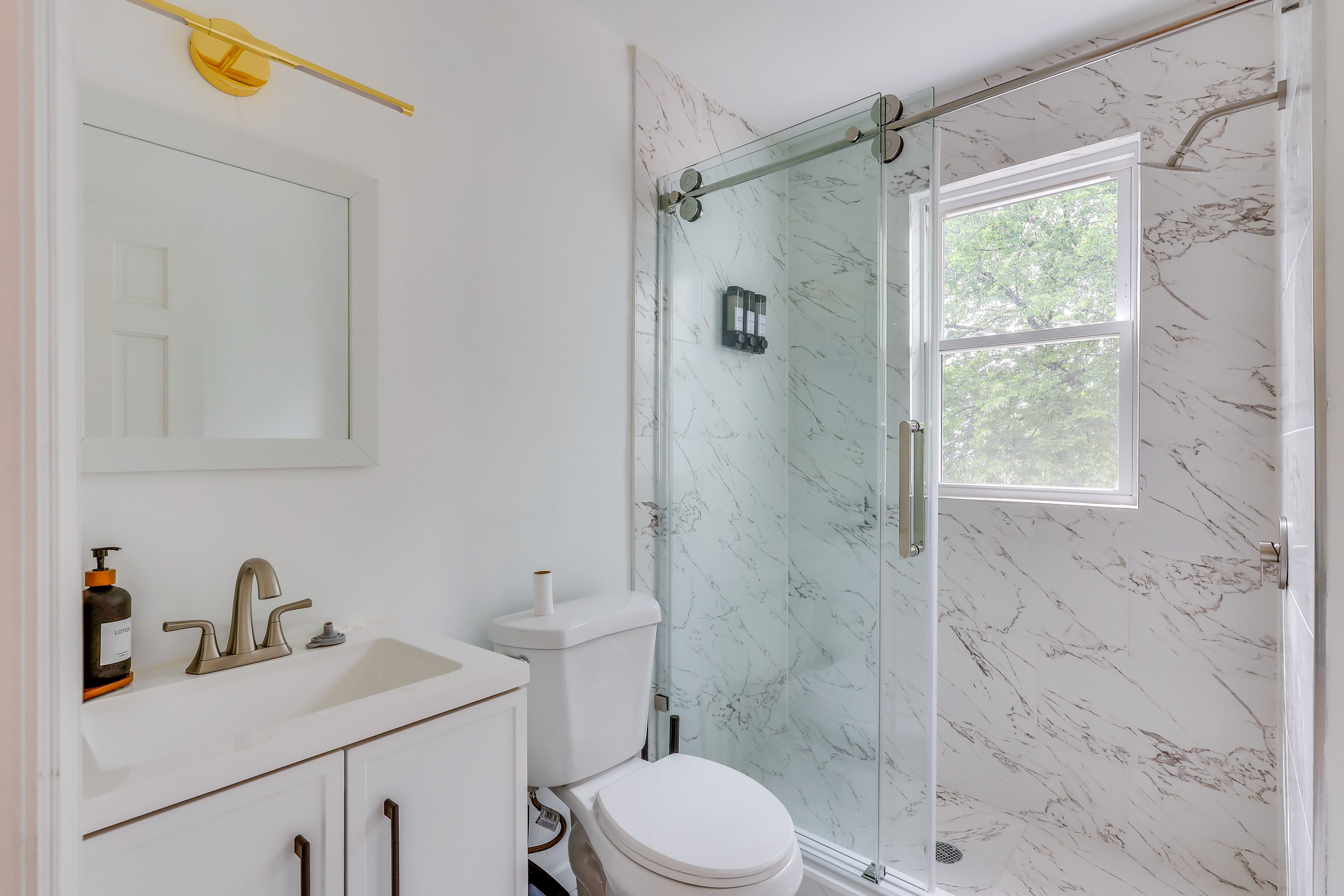 Full Bathroom | Main Level