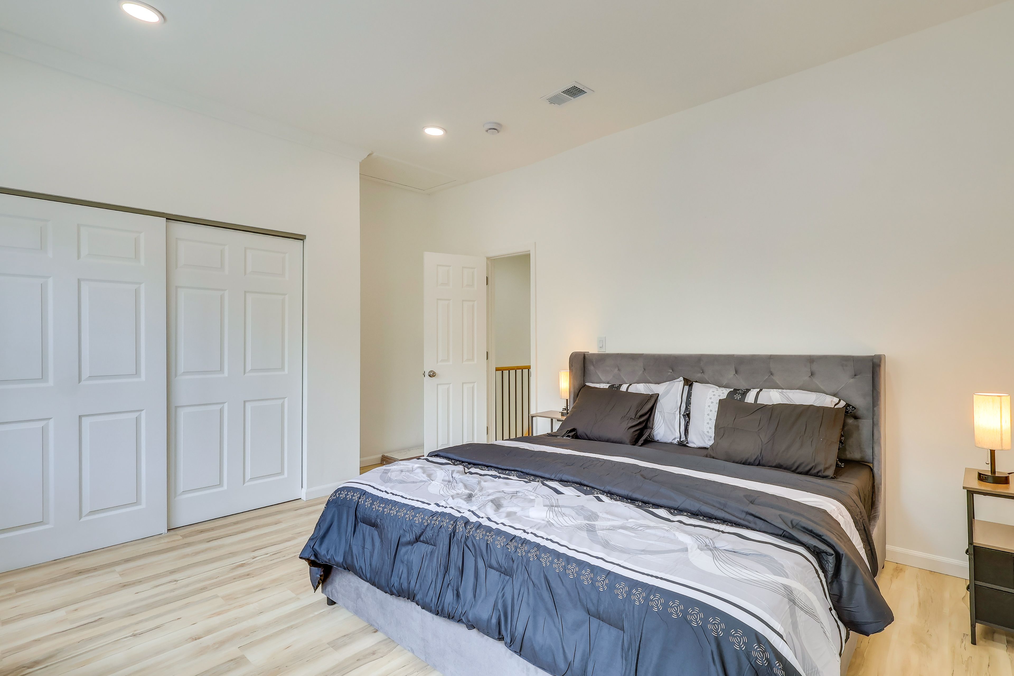 Bedroom 2 | Queen Bed | Top Level