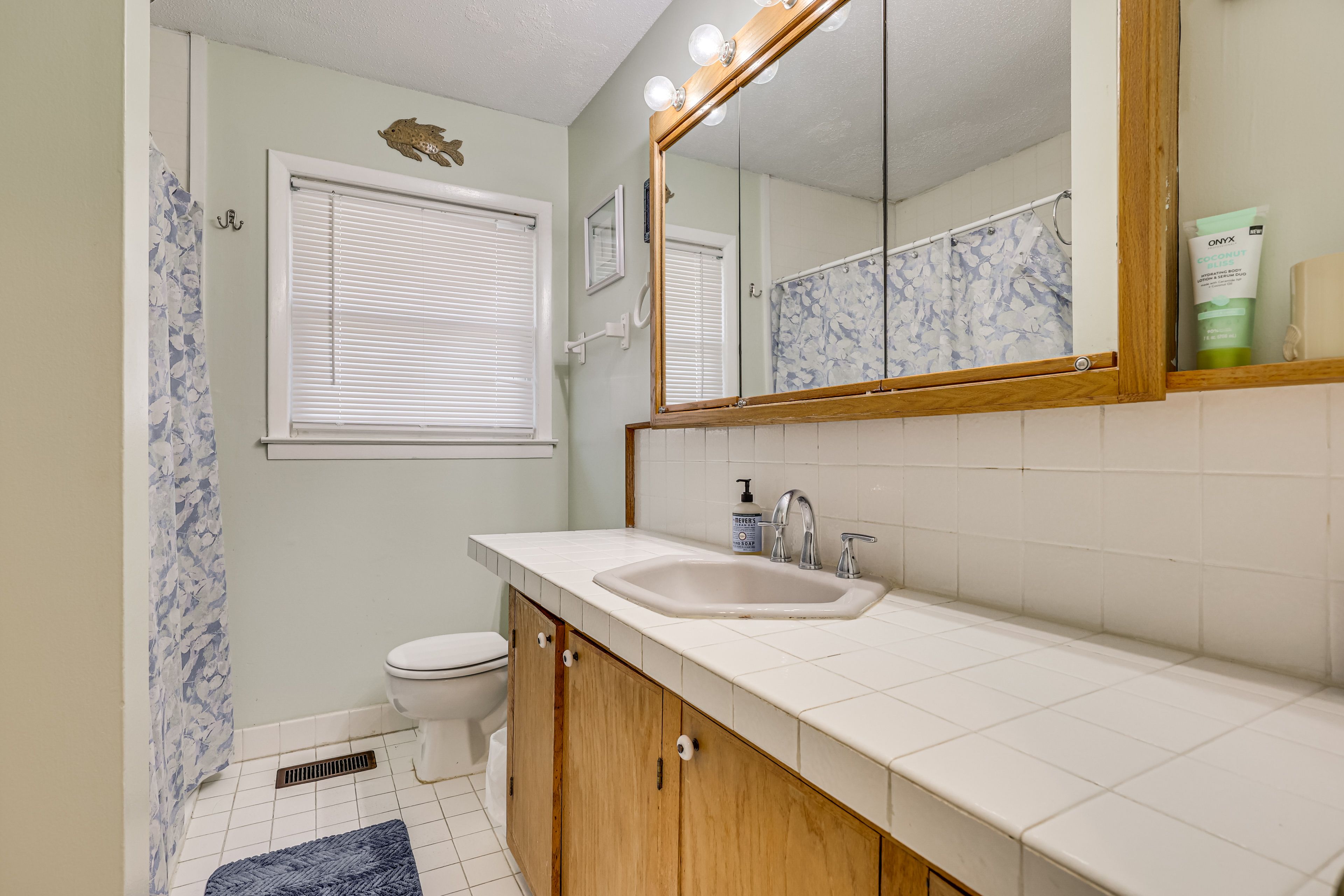 Full Bathroom