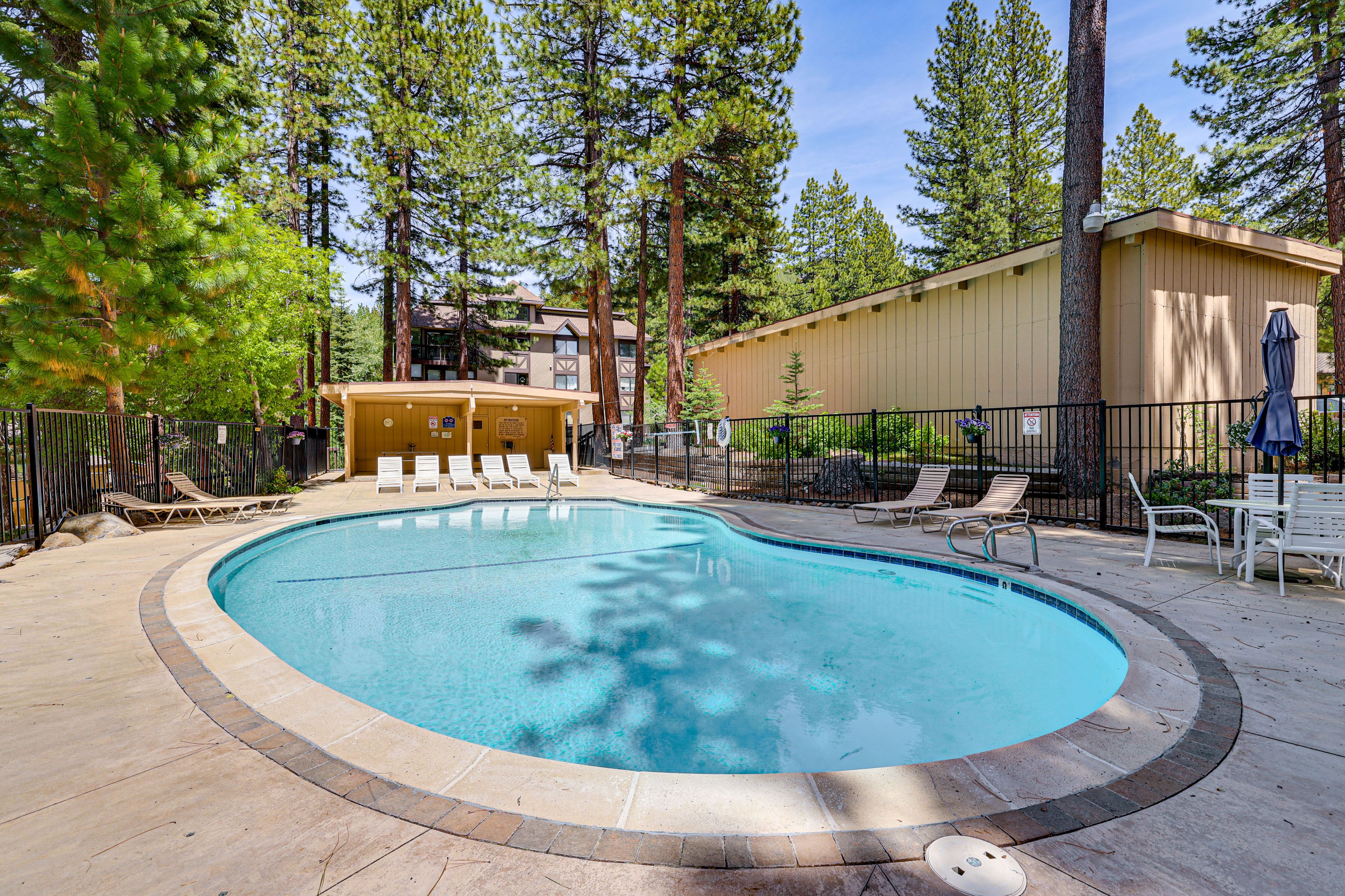 Mountain Shadows | Community Amenities